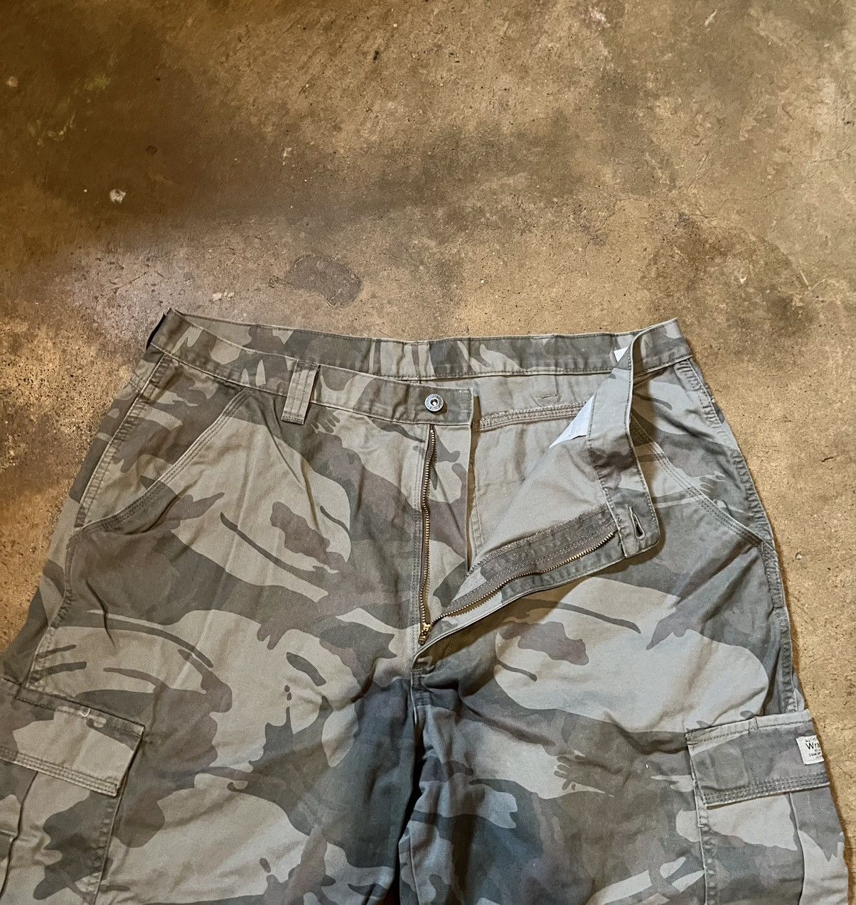 Japanese Brand × Vintage Vintage Style Wrangler Camo Cargo Pants Size US 40 / EU 56 - 2 Thumbnail