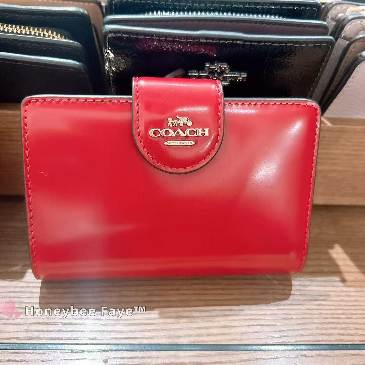 Coach NWT Coach CW526 Medium Corner Zip Wallet Size ONE SIZE - 1 Thumbnail