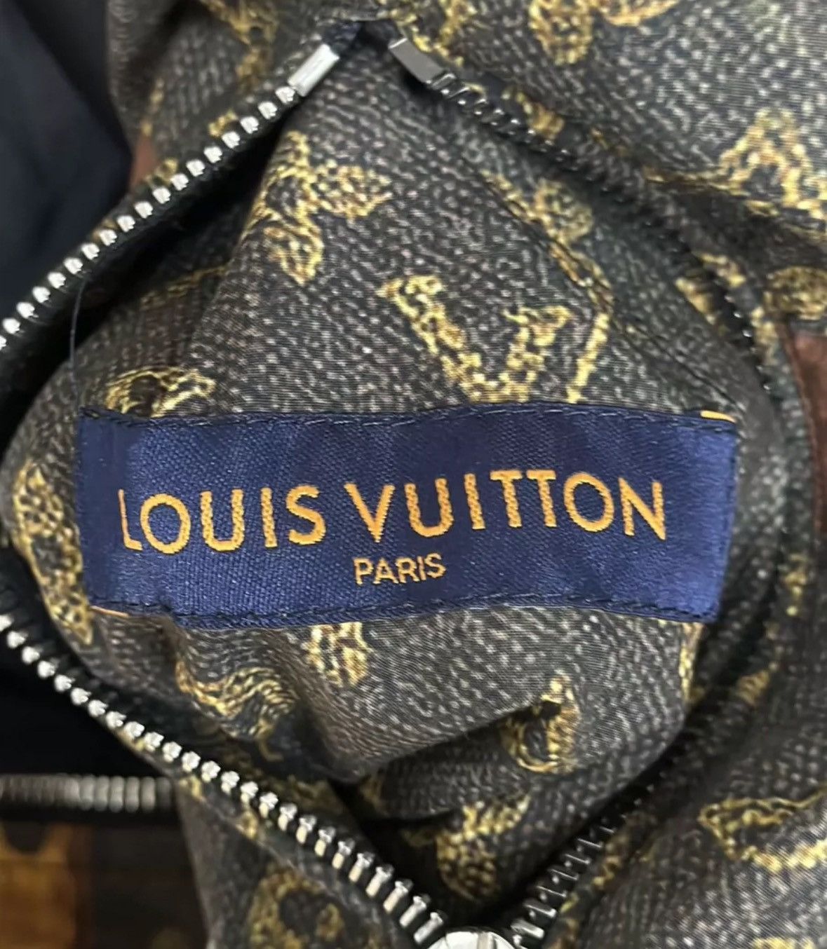 Louis Vuitton LOUIS VUITTON Luggage with floral prints on the coat Size US S / EU 44-46 / 1 - 4 Thumbnail