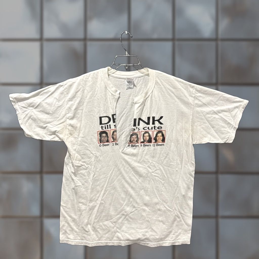 Gildan VINTAGE 00s Drink Till She’s Cute White Short Sleeve T-Shirt DAMAGED Men’s XL Gildan"} Size US XL / EU 56 / 4 - 1 Thumbnail