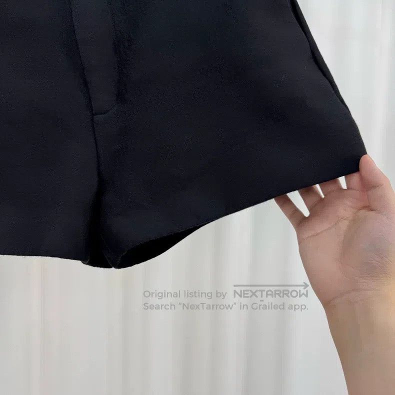 Gucci Gucci 25 new black wool shorts Size 26" / US 2 / IT 38 - 4 Thumbnail