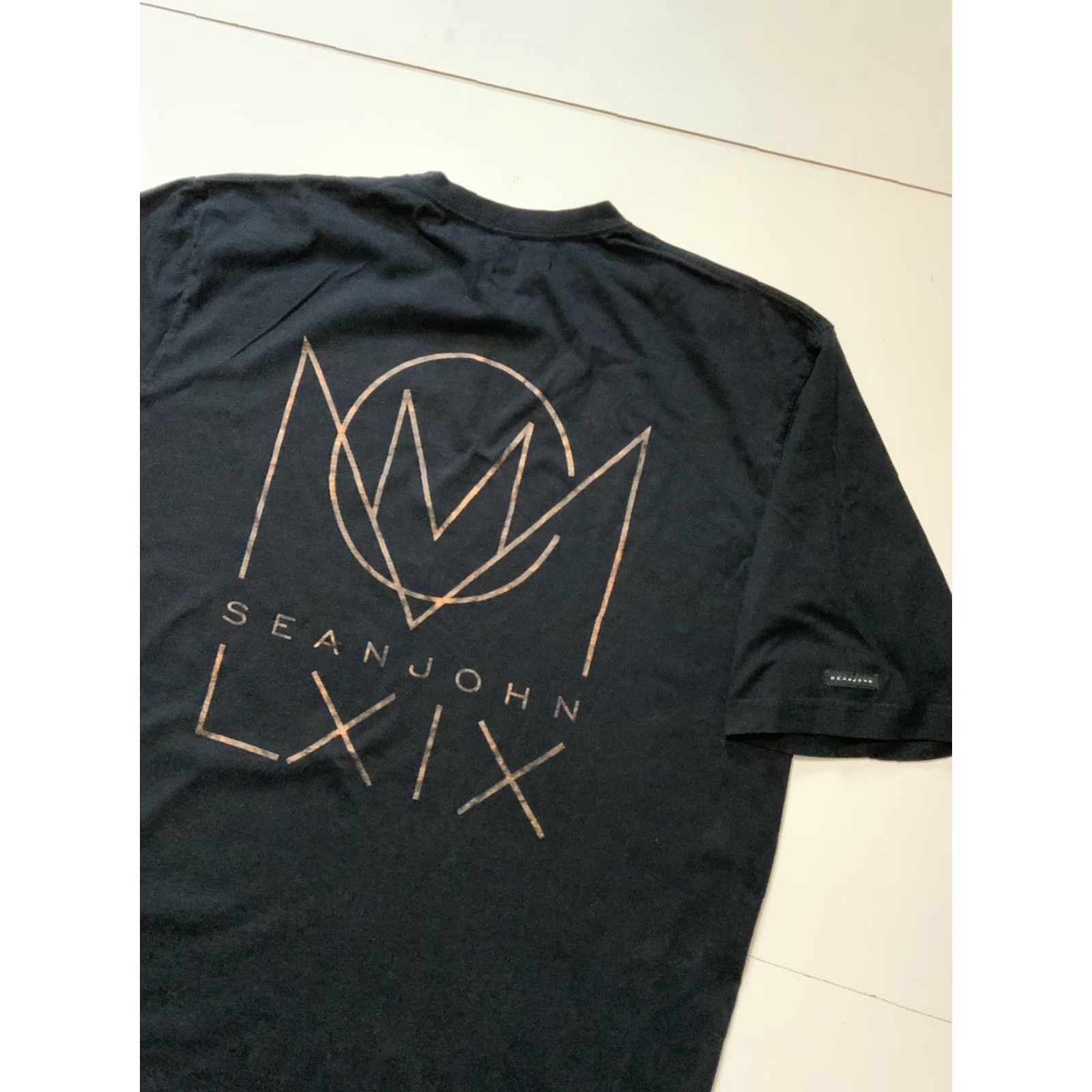 Sean John Sean John The Chosen One LXIX Roman Numeral Graphic Black Gold S/S T-Shirt 2XLT Men Shirt Size US XXL / EU 58 / 5 - 5 Thumbnail