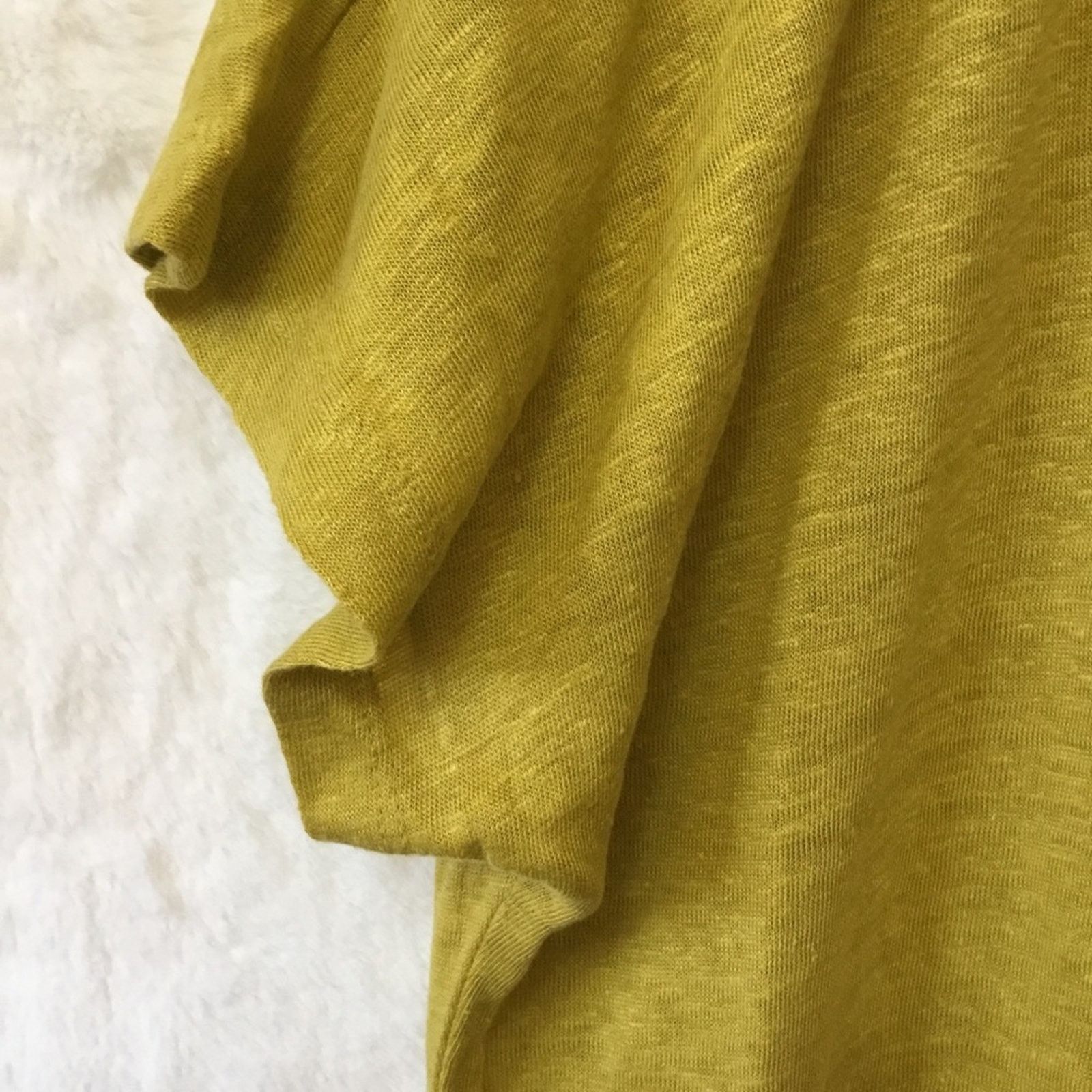 Banana Republic Banana Republic Gold Double Side V-Neck Linen T-shirt Size XS / US 0-2 / IT 36-38 - 3 Thumbnail