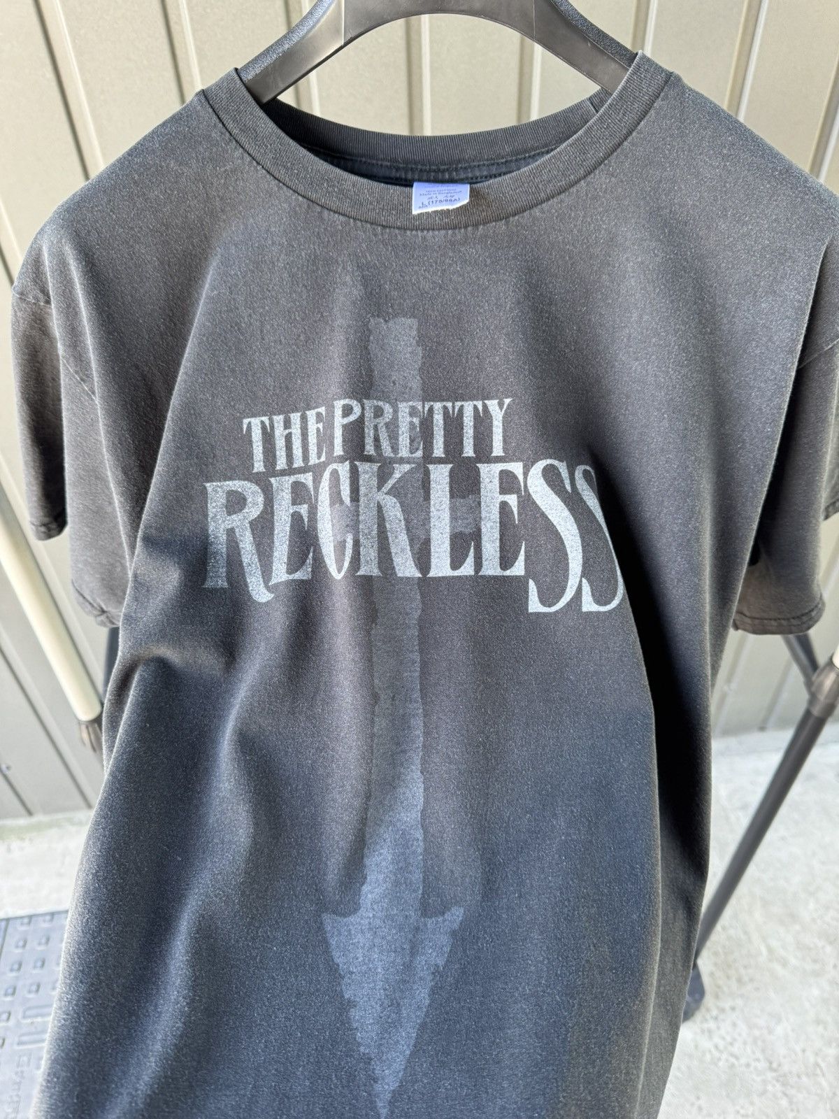 Band Tees × Vintage Vintage The Pretty Reckless Logo T Shirt Y2K Size US L / EU 52-54 / 3 - 12 Thumbnail