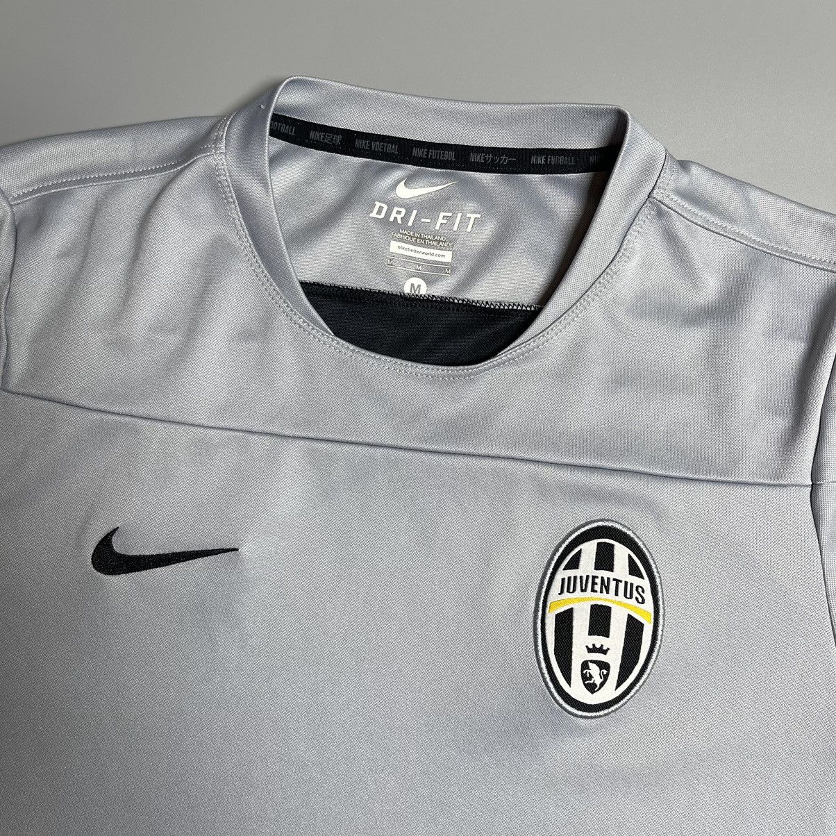 Nike × Vintage JUVENTUS NIKE 2013/2014 FOOTBALL SOCCER TRAINING JERSEY Size US M / EU 48-50 / 2 - 3 Thumbnail