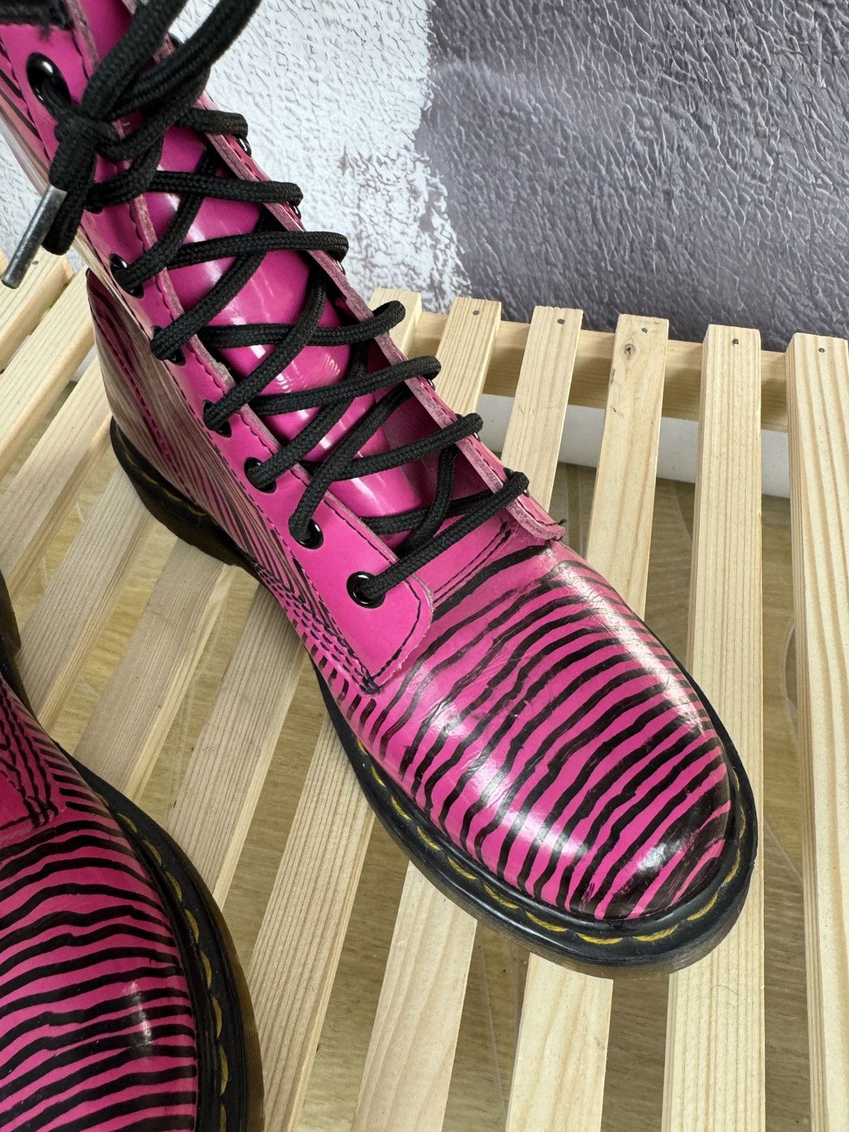 Dr. Martens dr martens 1460 w aw501 hot pink patent leather boots Size US 7 / IT 37 - 5 Thumbnail