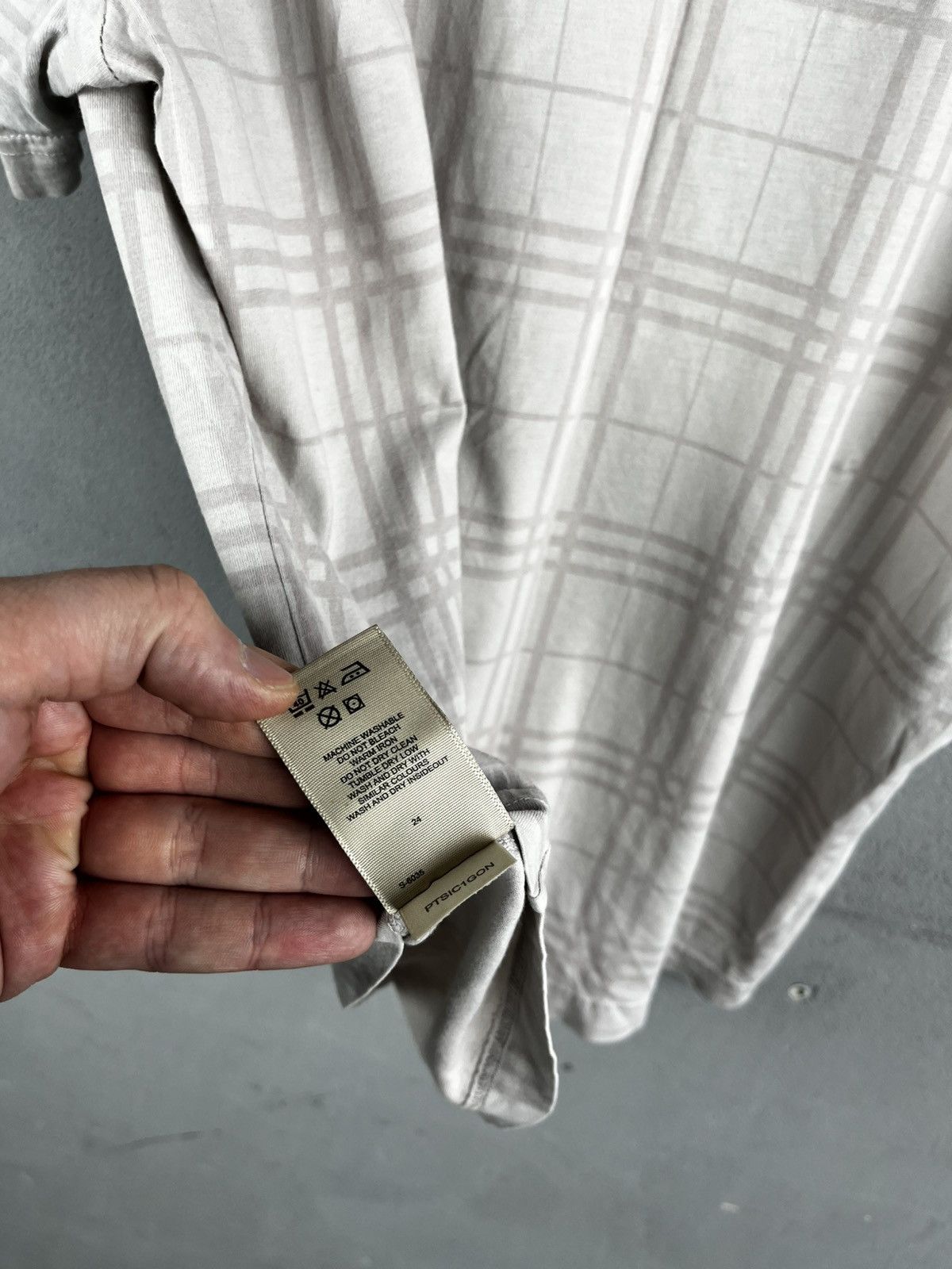 Burberry Burberry t shirt vintage Size US L / EU 52-54 / 3 - 10 Thumbnail
