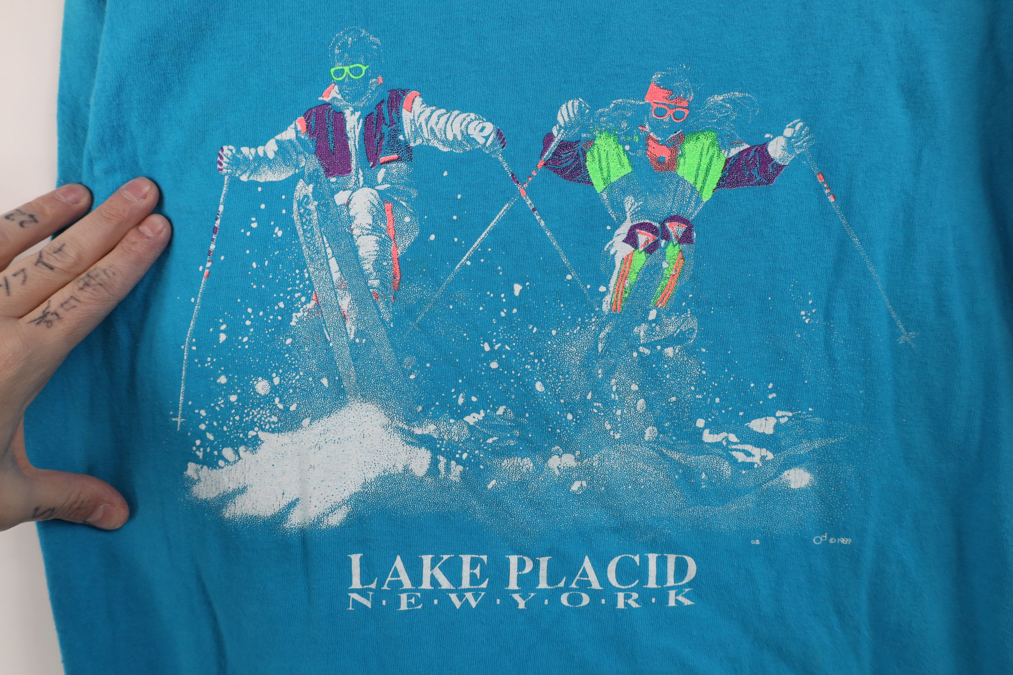 Vintage Vintage 80s New York Skiing All Over Print T-Shirt USA Size M / US 6-8 / IT 42-44 - 4 Thumbnail