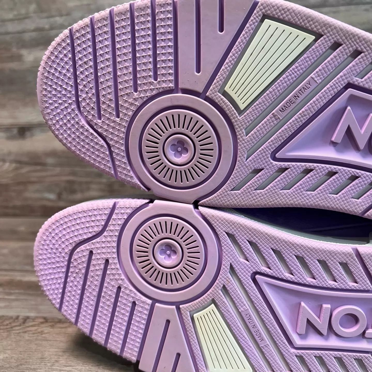 Louis Vuitton LV Trainer Purple Lavender Monogram UK8/EU42 97New Size US 9 / EU 42 - 7 Thumbnail