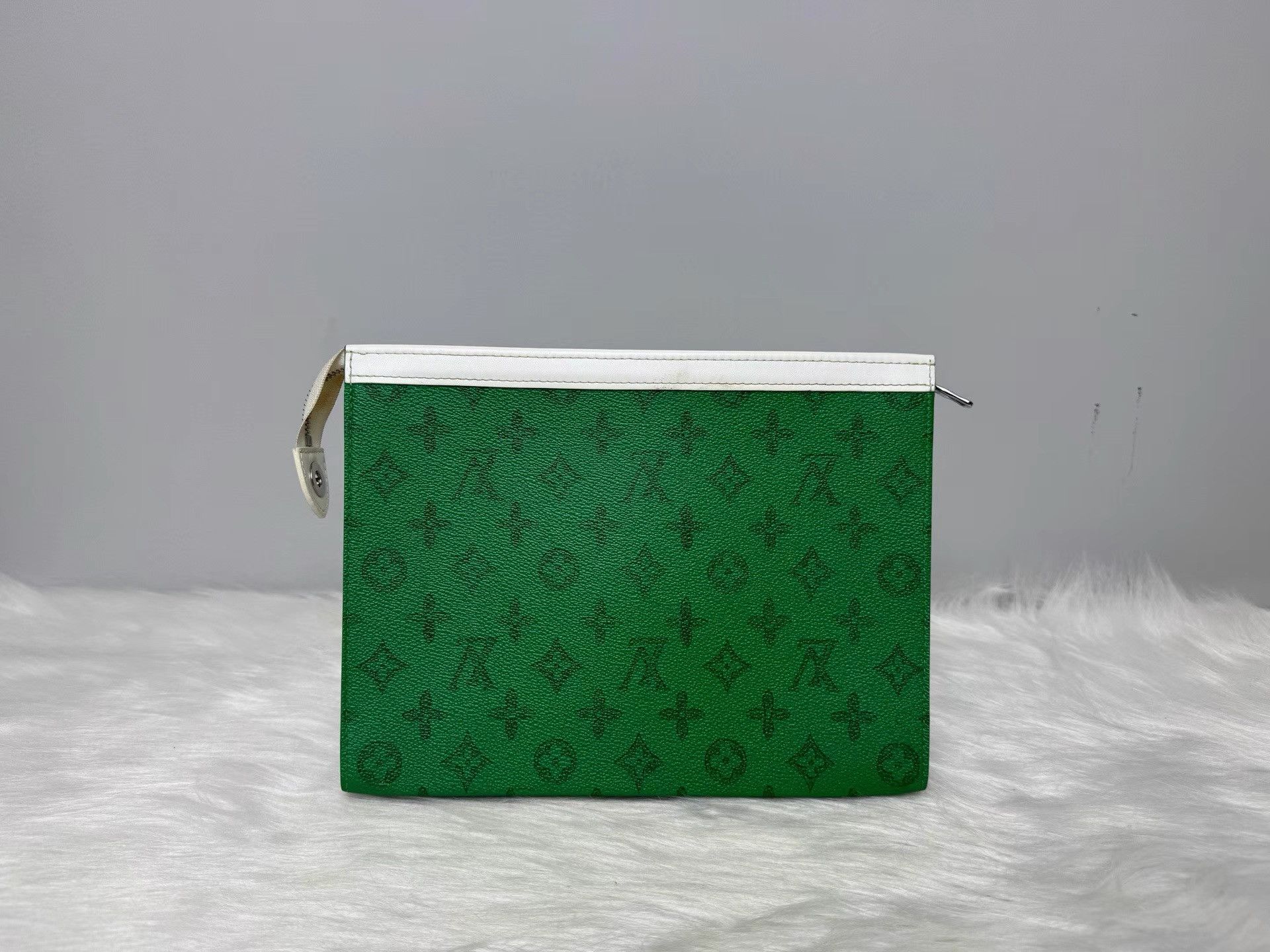 Louis Vuitton Louis Vuitton Pochette Voyage Avocado Green Clutch K36 Size ONE SIZE - 2 Thumbnail