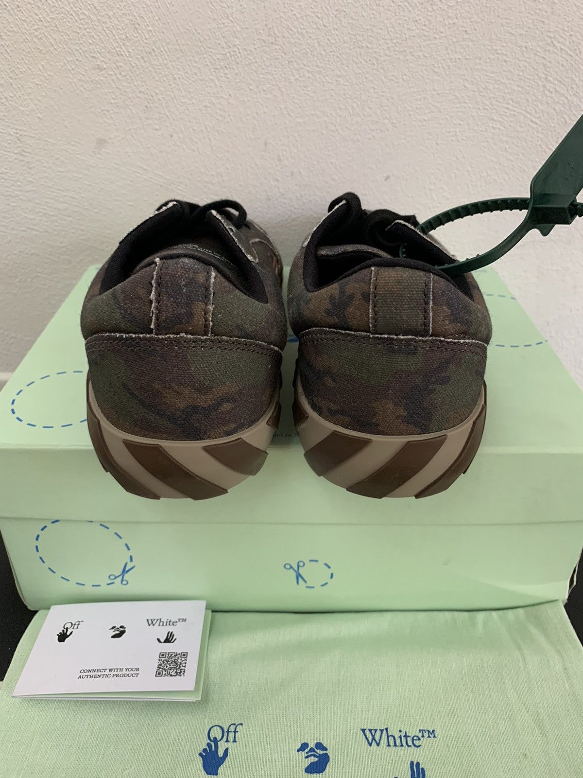 Off-White OFF-WHITE LOW VULCANIZED CAMO CANVAS Size US 7 / EU 40 - 17 Thumbnail