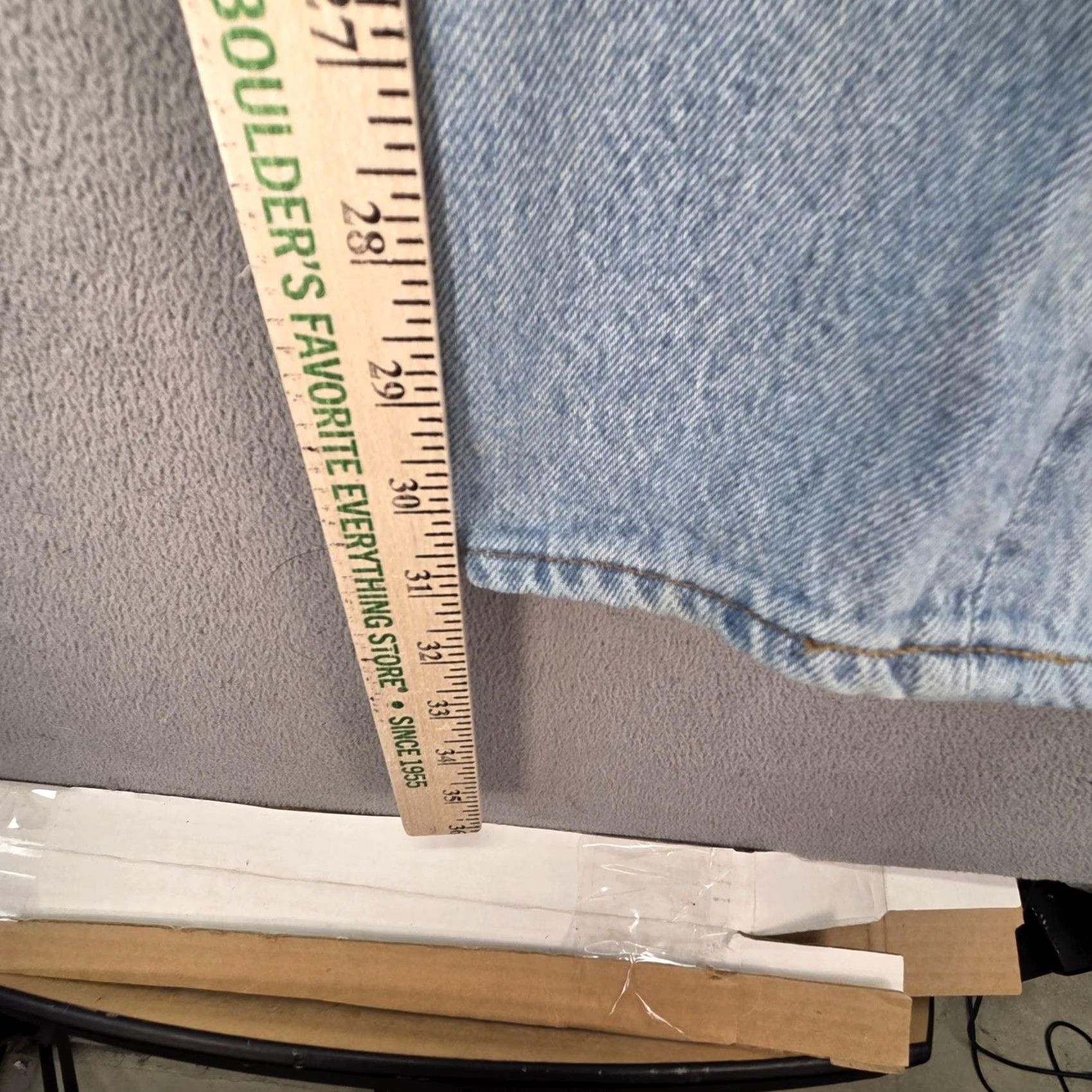 Levi's VINTAGE Levi's 501 Jeans Men's Blue Valencia 555 Straight Button Fly 27x31 Fits 27x31 Jeans Mens Blue 501 XX Denim USA 1990s Size US 27 - 4 Thumbnail