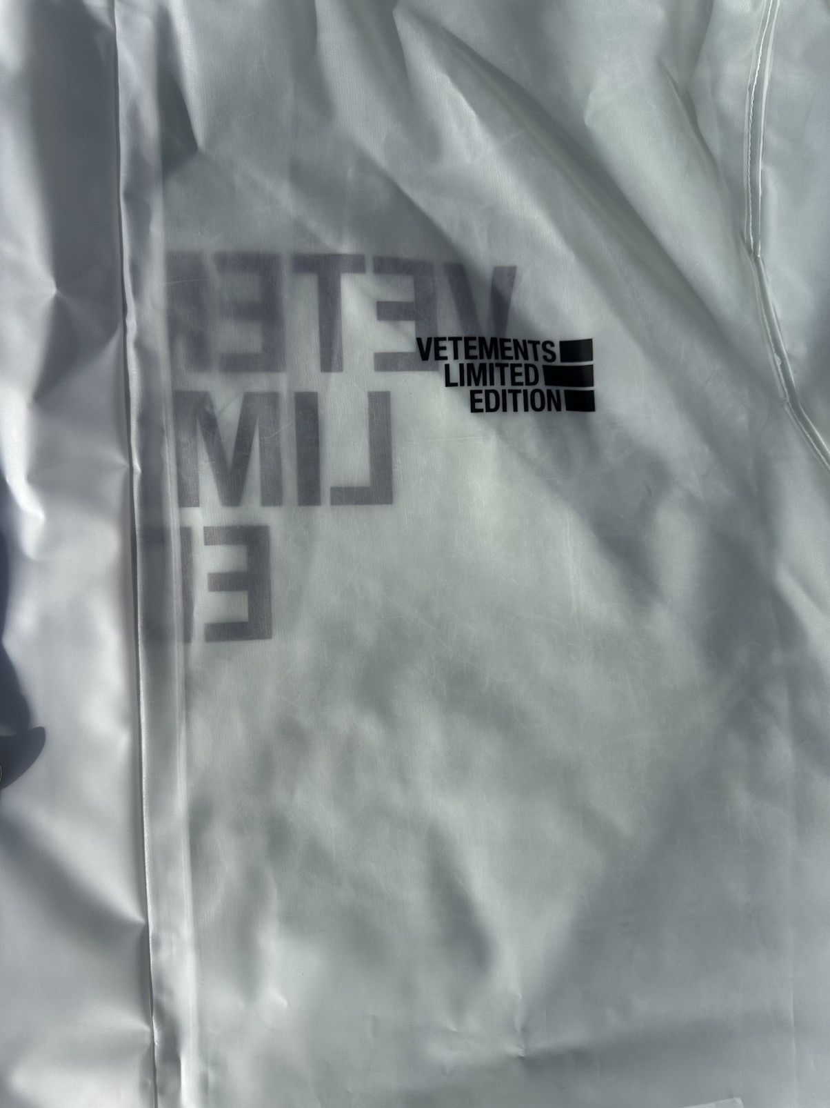 Vetements Vetements Limited Edition transparent raincoat Size US XXL / EU 58 / 5 - 11 Thumbnail