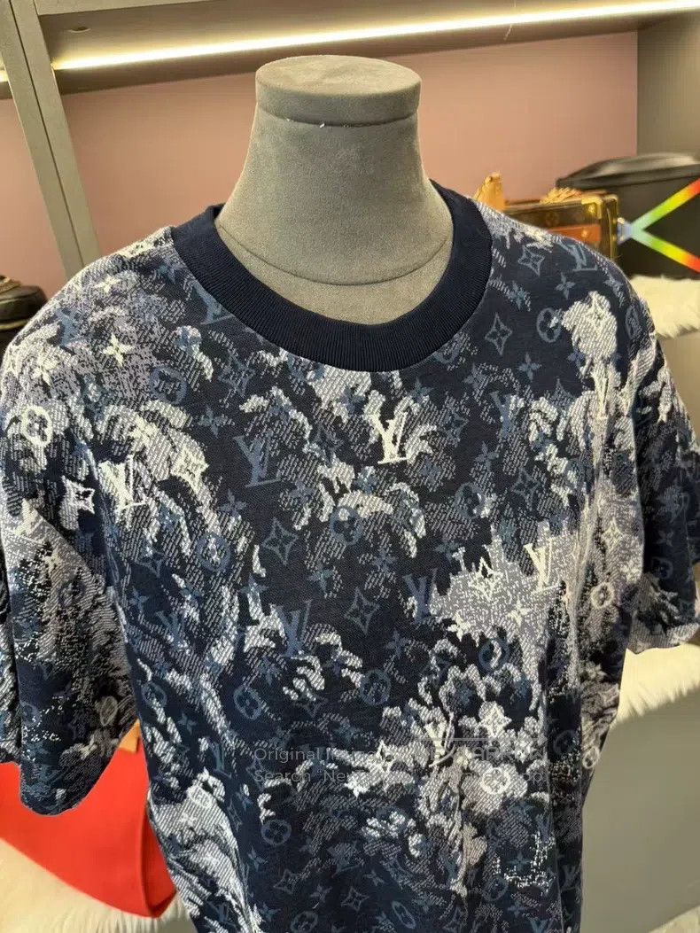 Louis Vuitton Louis Vuitton Tapestry full print half sleeve T-shirt Size US L / EU 52-54 / 3 - 6 Thumbnail
