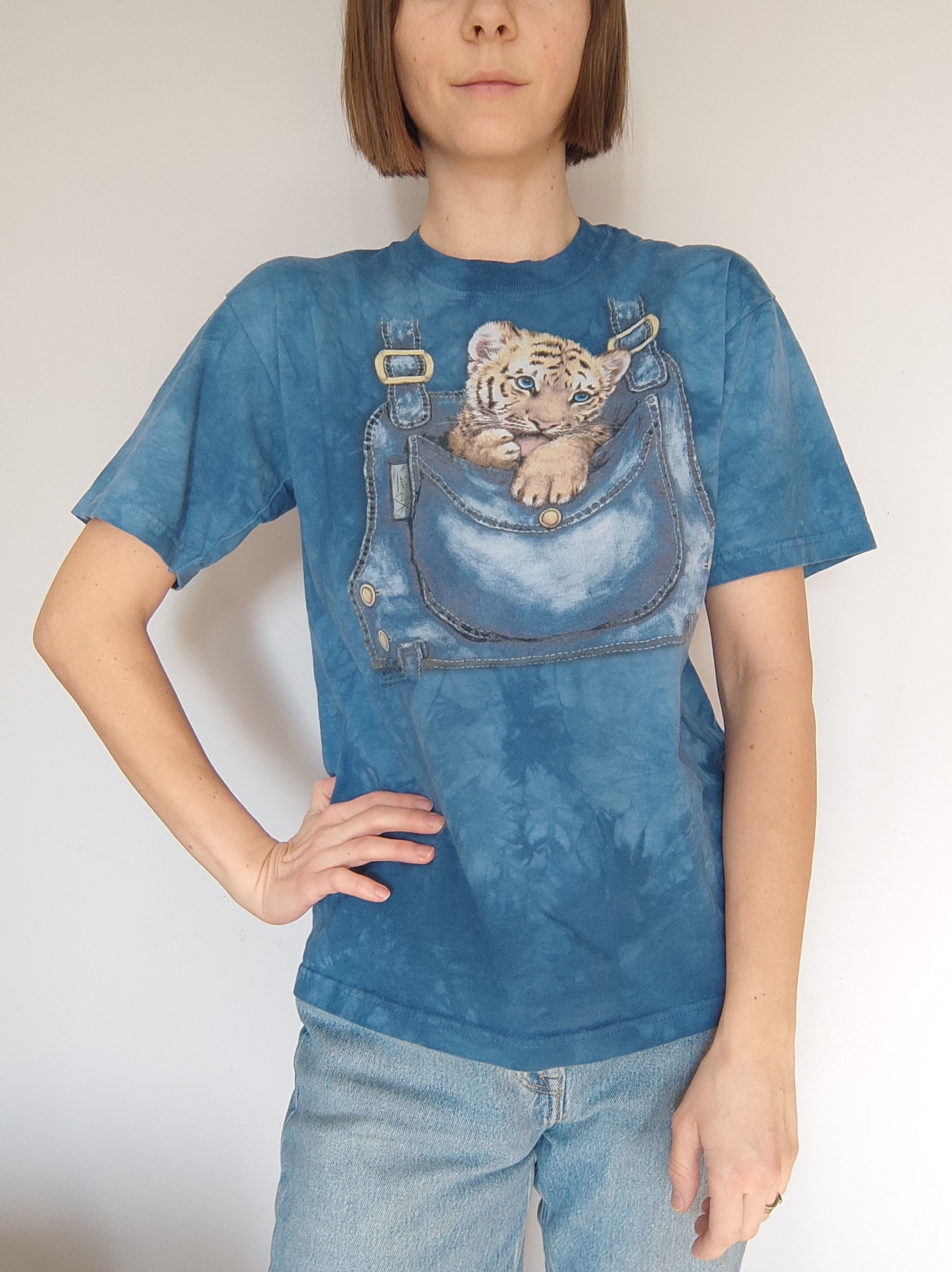 The Mountain Baby Tiger in pocket Tir Die Graphic Vintage t-shirt Size XS / US 0-2 / IT 36-38 - 1 Thumbnail
