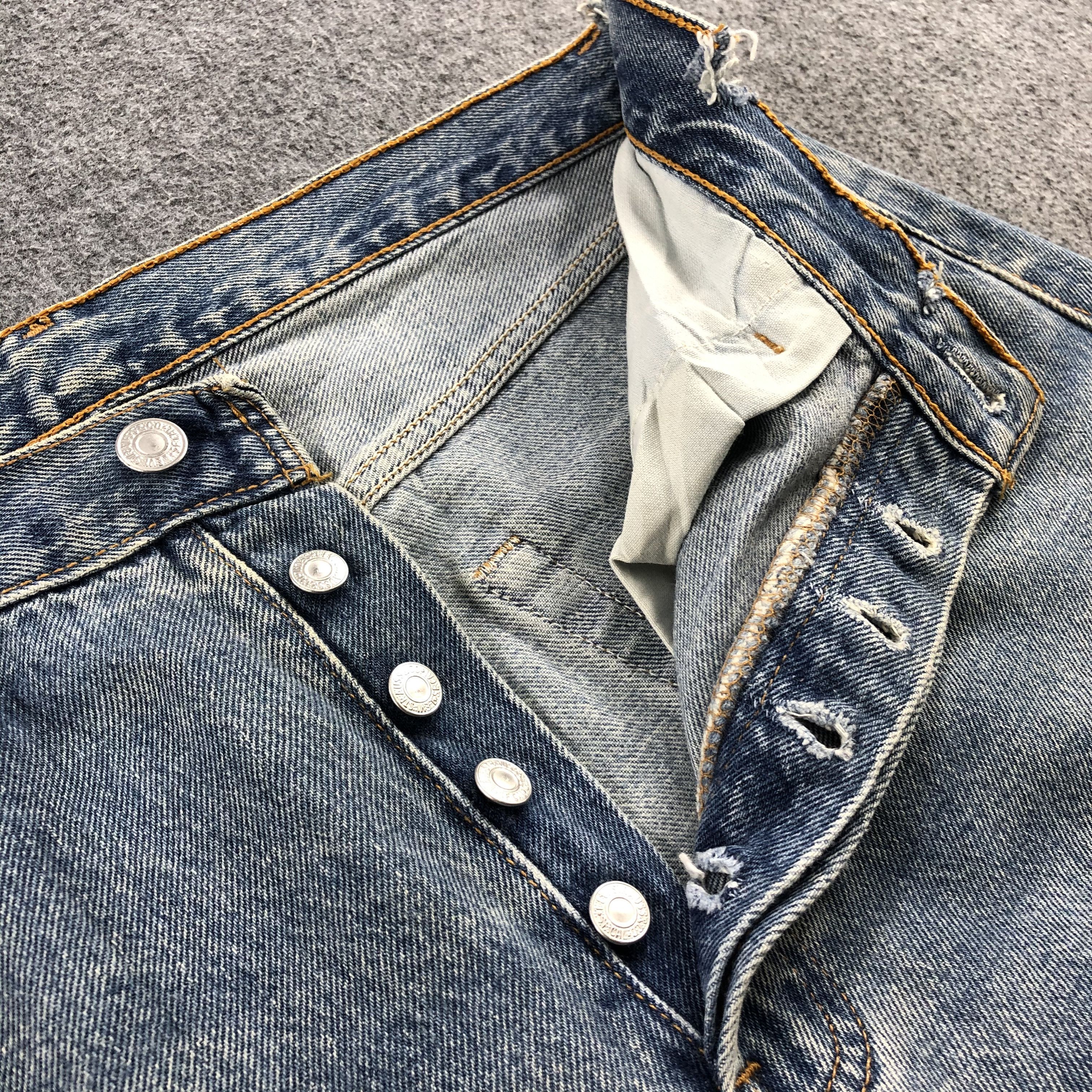 Levi's Vintage 90s Light Wash Levis 501 Denim Jeans-JM834 Size US 32 / EU 48 - 8 Thumbnail