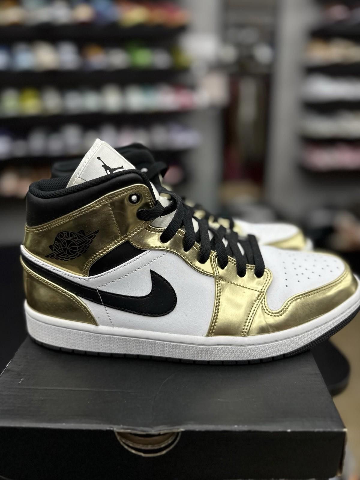 Jordan Brand Jordan 1 Mid SE Metallic Gold 2020 Gold Black 11 DC1419-700 Size US 11 / EU 44 - 9 Thumbnail