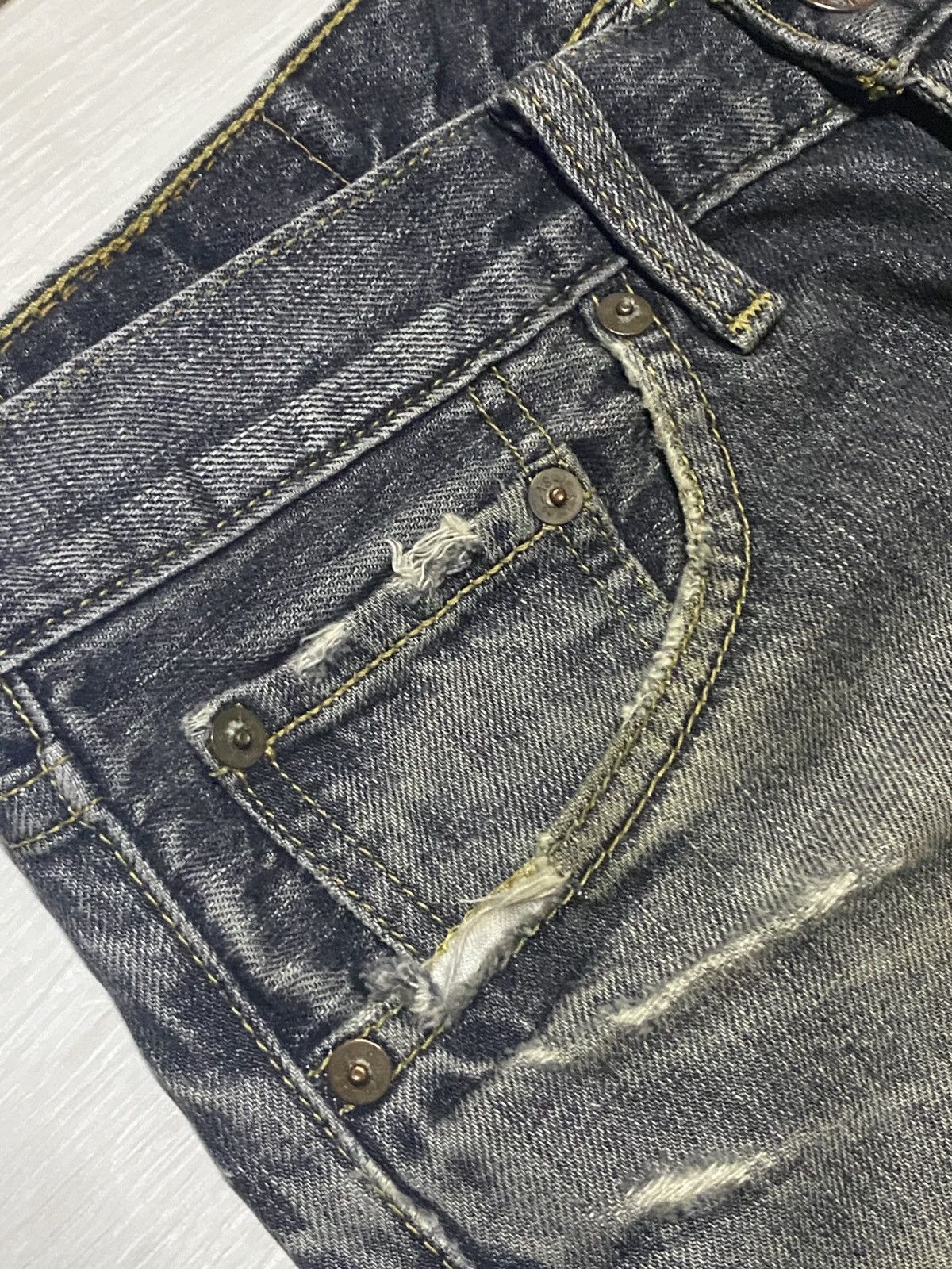 Levi's Vtg Levis 507 Y2K Sanforized Black Distressed Flare Jeans Size US 30 / EU 46 - 9 Thumbnail