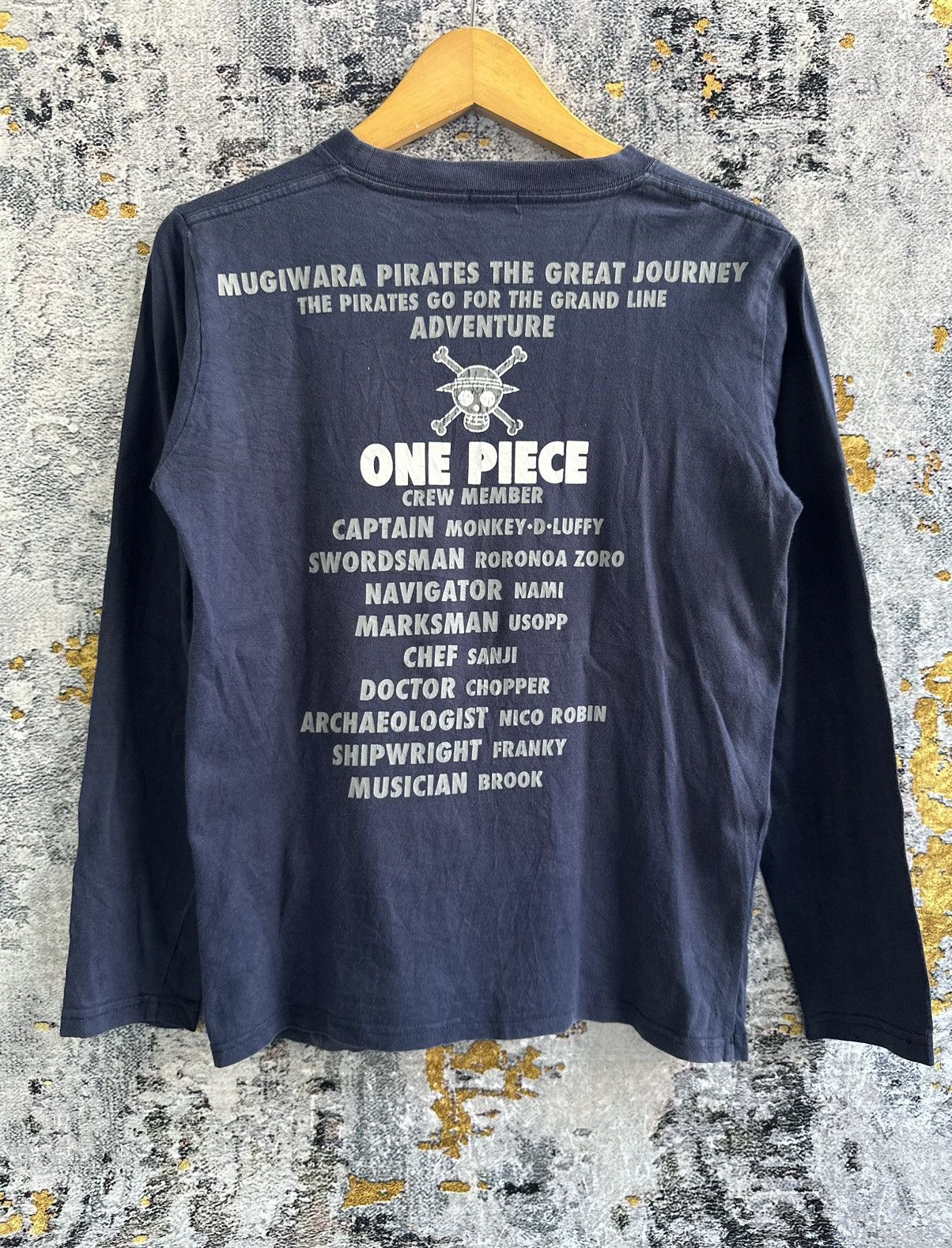 Anime RARE ARTICLE ONE PIECE CREW MEMBER LONG SLEEVE TSHIRT Size US M / EU 48-50 / 2 - 3 Thumbnail
