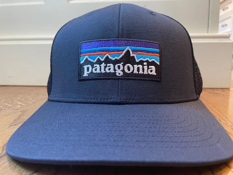 Patagonia Patagonia Men's P-6 Logo Trucker Hat navy Unisex classic NEW Size ONE SIZE - 2 Thumbnail