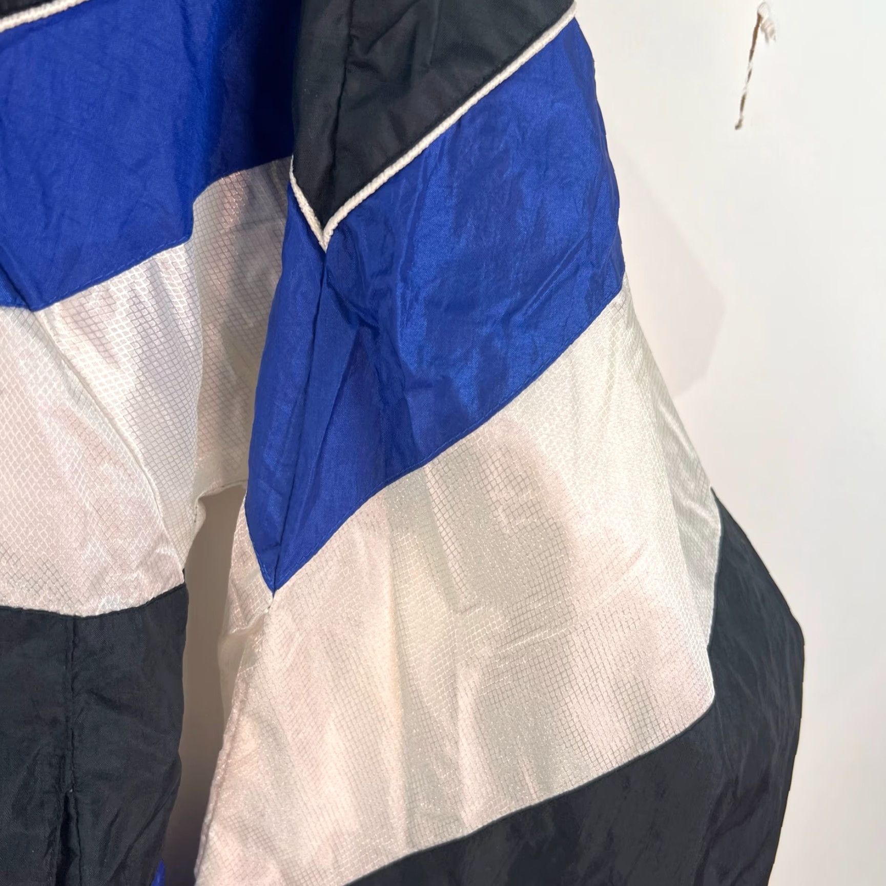 Wilson Wilson Windbreaker Jacket Mens L Blue Black Pockets Zippered Golf Windbreaker Lined Chest 48 in Regular Size Brand: Wilson? Size US L / EU 52-54 / 3 - 2 Thumbnail