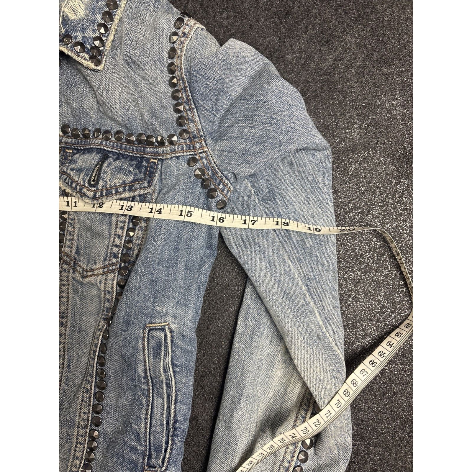 American Eagle Outfitters American eagle Studded jean jacket Size XS Distressed Denim Size S / US 4 / IT 40 - 7 Thumbnail