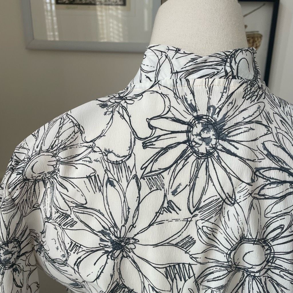 Vintage Vintage 70s Cropped Sketch Floral Black Grey Neck Tie Blouse Size S / US 4 / IT 40 - 4 Thumbnail
