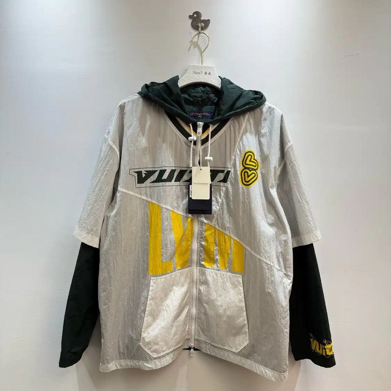 Louis Vuitton Louis Vuitton Men's Hooded Jacket in White 0089 Size US S / EU 44-46 / 1 - 1 Thumbnail