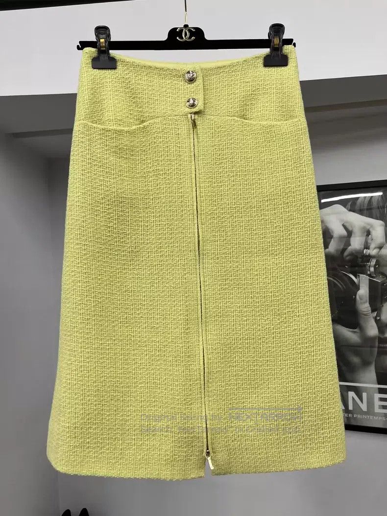 Chanel Chanel Equestrian series avocado green skirt Size 42" / US 20 - 1 Thumbnail