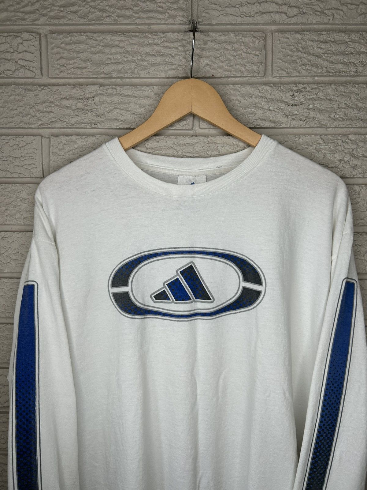 Adidas Vintage Adidas Center Logo Graphic Long Sleeve Shirt Size US L / EU 52-54 / 3 - 2 Thumbnail
