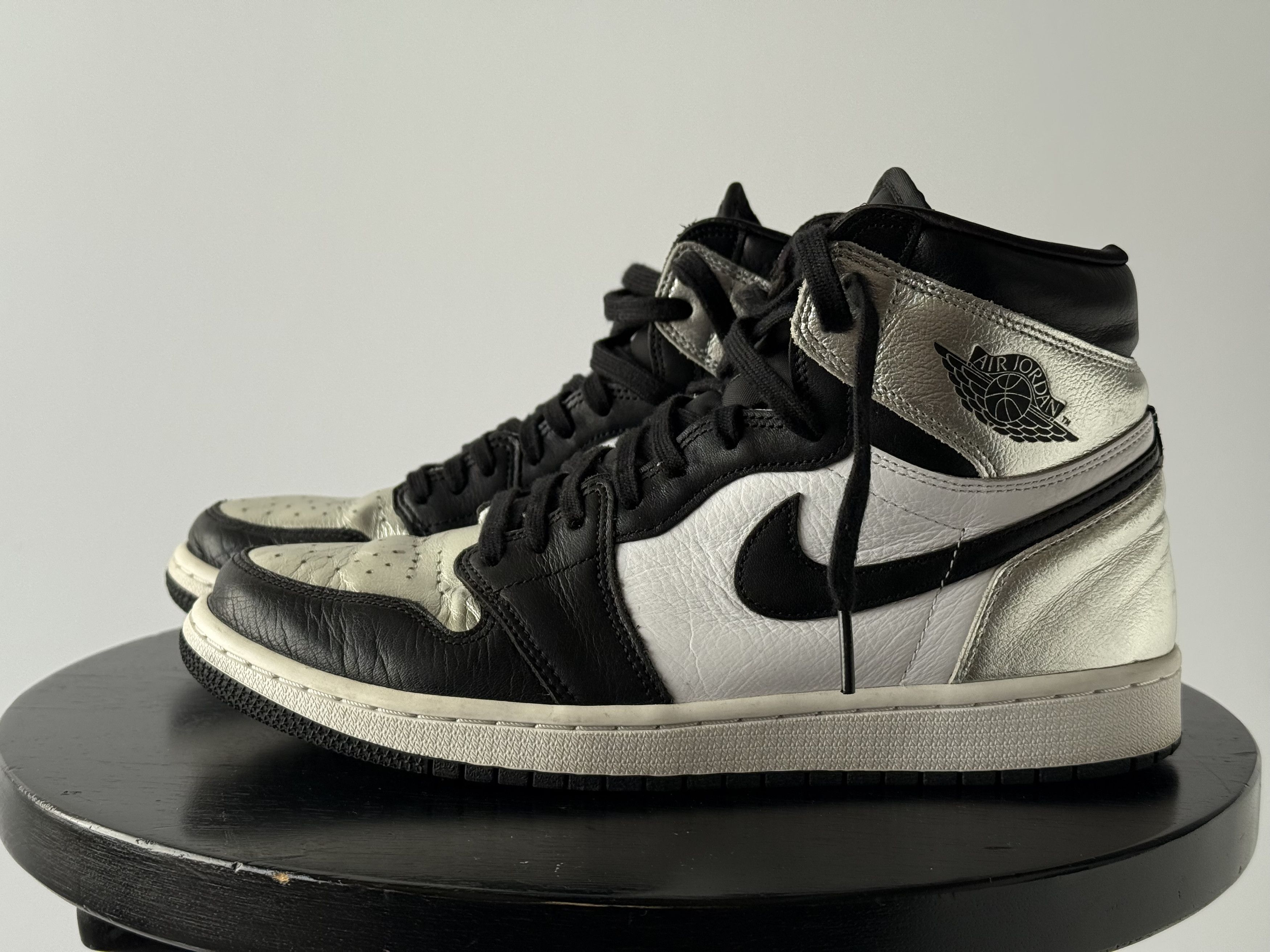 Nike *USED* Nike Air Jordan 1 Retro High OG Silver Toe W10.5 / M9 Size US 9 / EU 42 - 3 Thumbnail