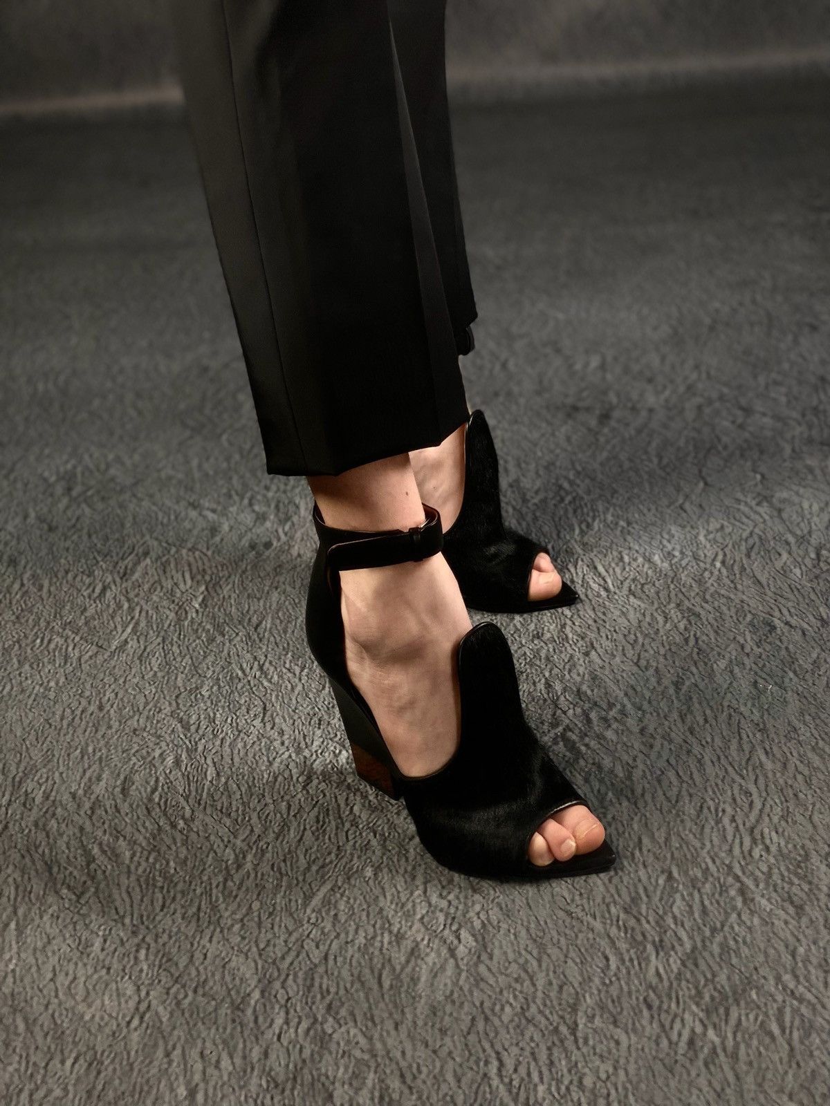 Givenchy Givenchy Heels Black Suede & Mink 😍 Size US 8 / IT 38 - 17 Thumbnail