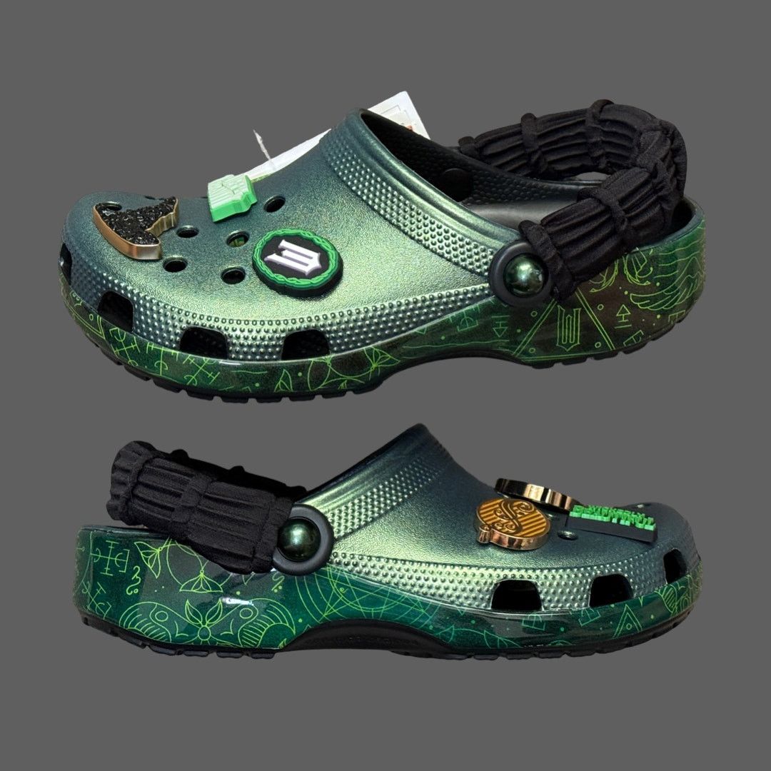 Crocs Crocs x Wicked Elphaba Classic Clog Glow In The Dark M5 W7 Size US 5 / EU 37 - 1 Thumbnail