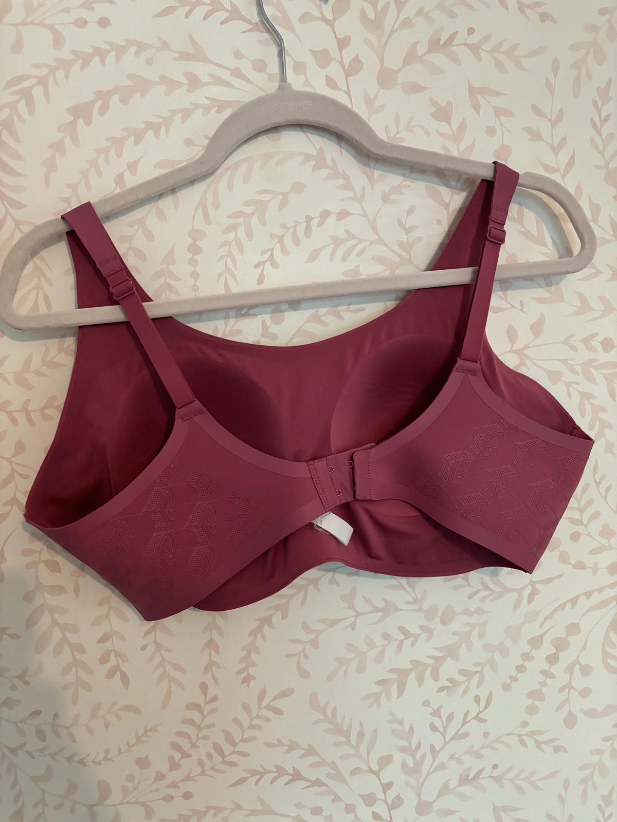 Designer NWOT VS Pink Comfortable XXL Wireless Bra in Rich Pink Size ONE SIZE - 5 Thumbnail