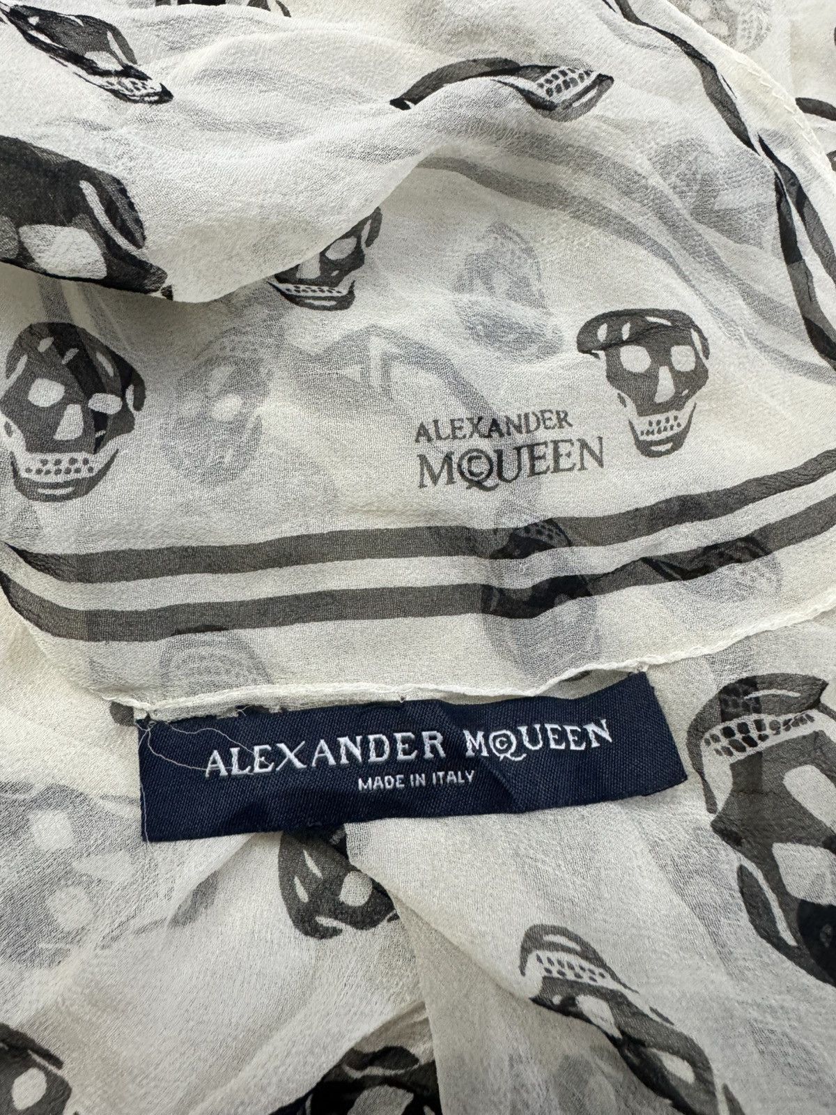 Alexander McQueen ALEXANDER MCQUEEN SKULLS ALL-OVER PRINT SILK SCARF Size ONE SIZE - 4 Thumbnail