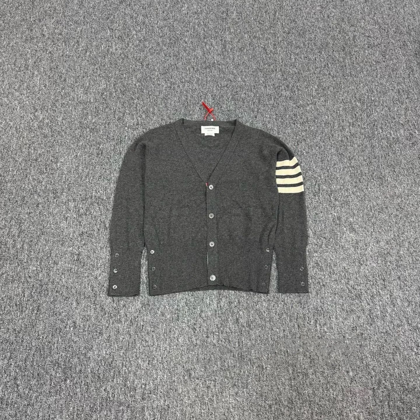 Thom Browne Thom Browne Classic four stripes; knitted cashmere cardiga Size US XS / EU 42 / 0 - 1 Thumbnail