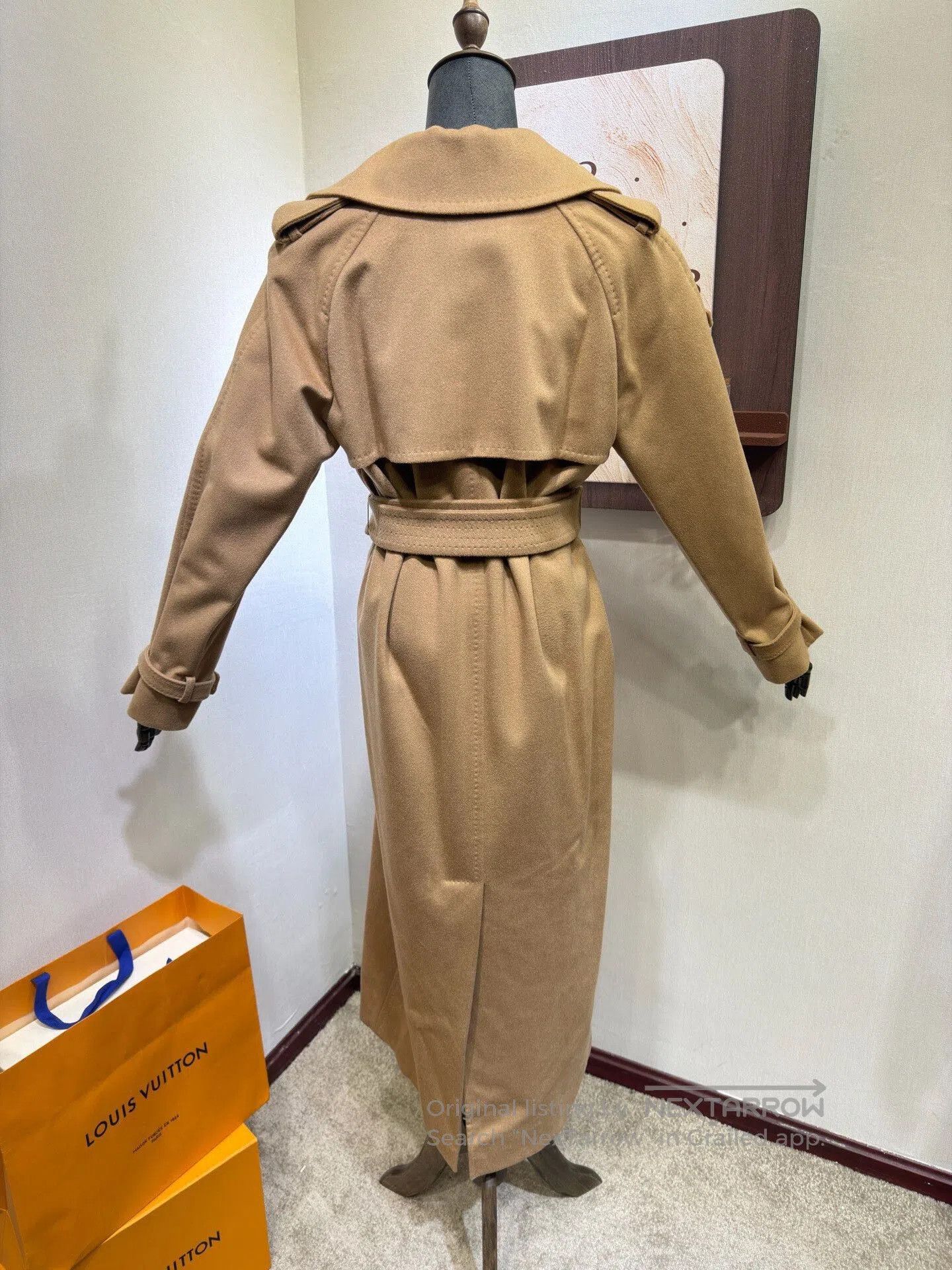 Max Mara Maxmara Camel Double-Breasted Wool Coat. Size M / US 6-8 / IT 42-44 - 2 Thumbnail