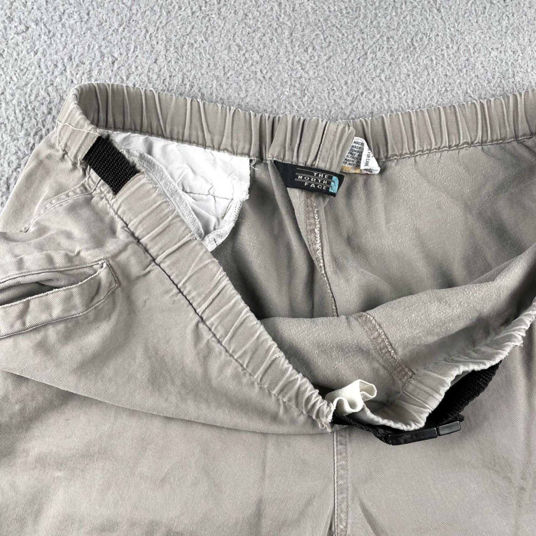 The North Face VINTAGE The North Face Mens Large Khaki Cargo Shorts Adjustable Belt Hiking EUC Size US 33 - 4 Thumbnail