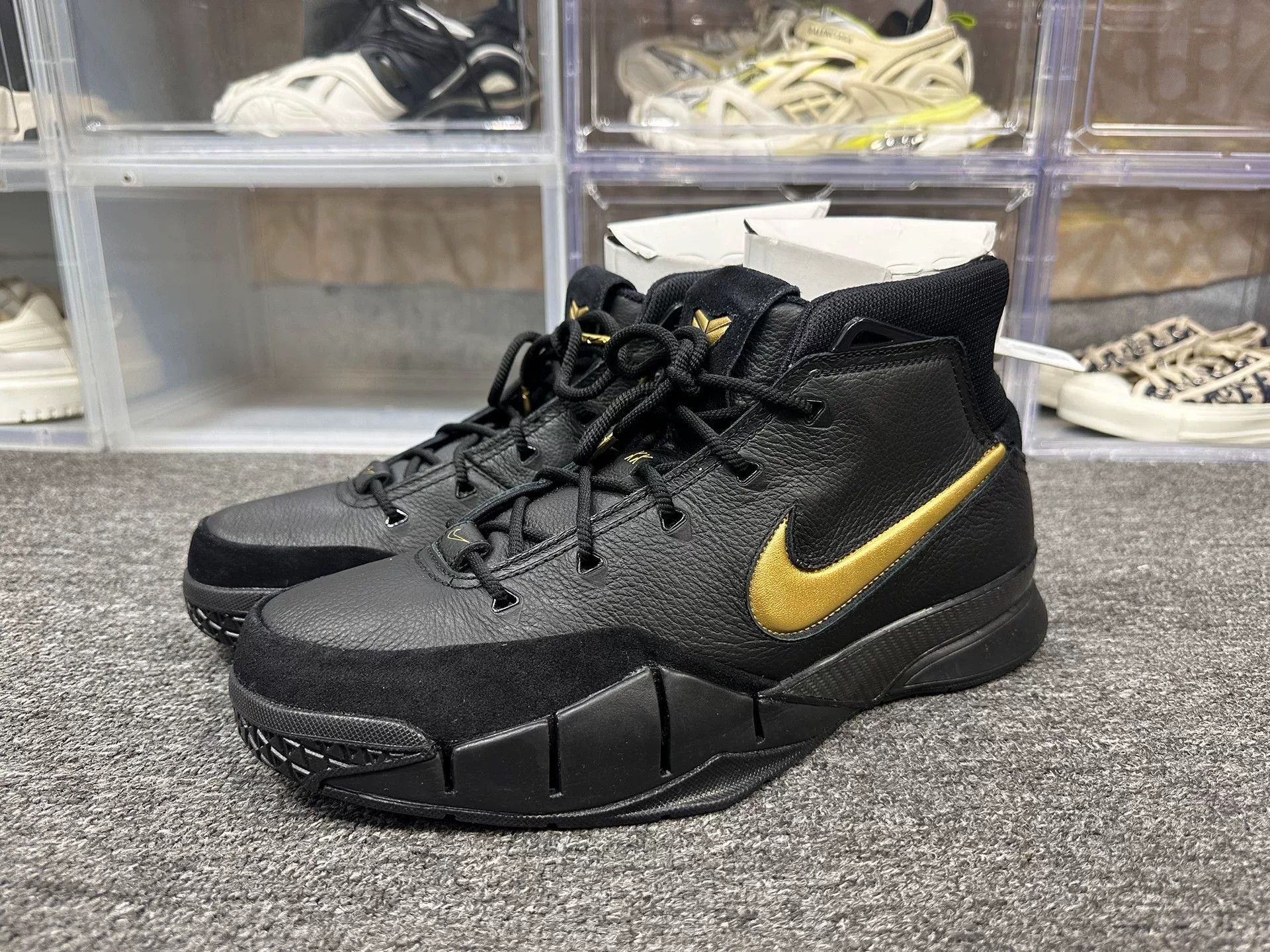 Nike Nike KOBE Black Lowtop Sneakers 13 Men Size US 13 / EU 46 - 1 Thumbnail