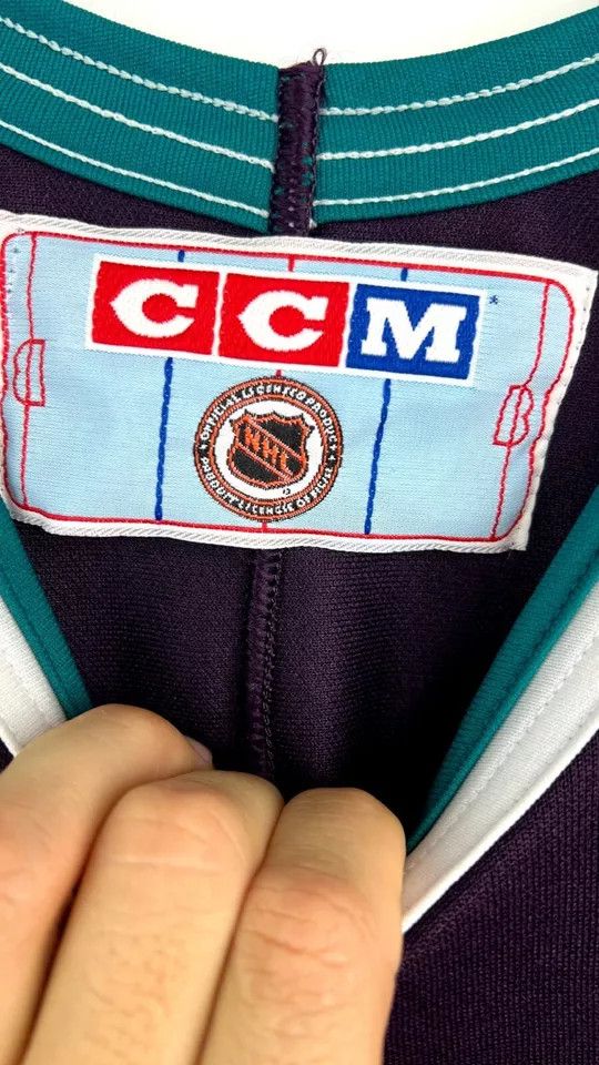 NHL Vintage CCM NHL Anaheim Mighty Ducks Hockey Jersey Size US XL / EU 56 / 4 - 9 Thumbnail
