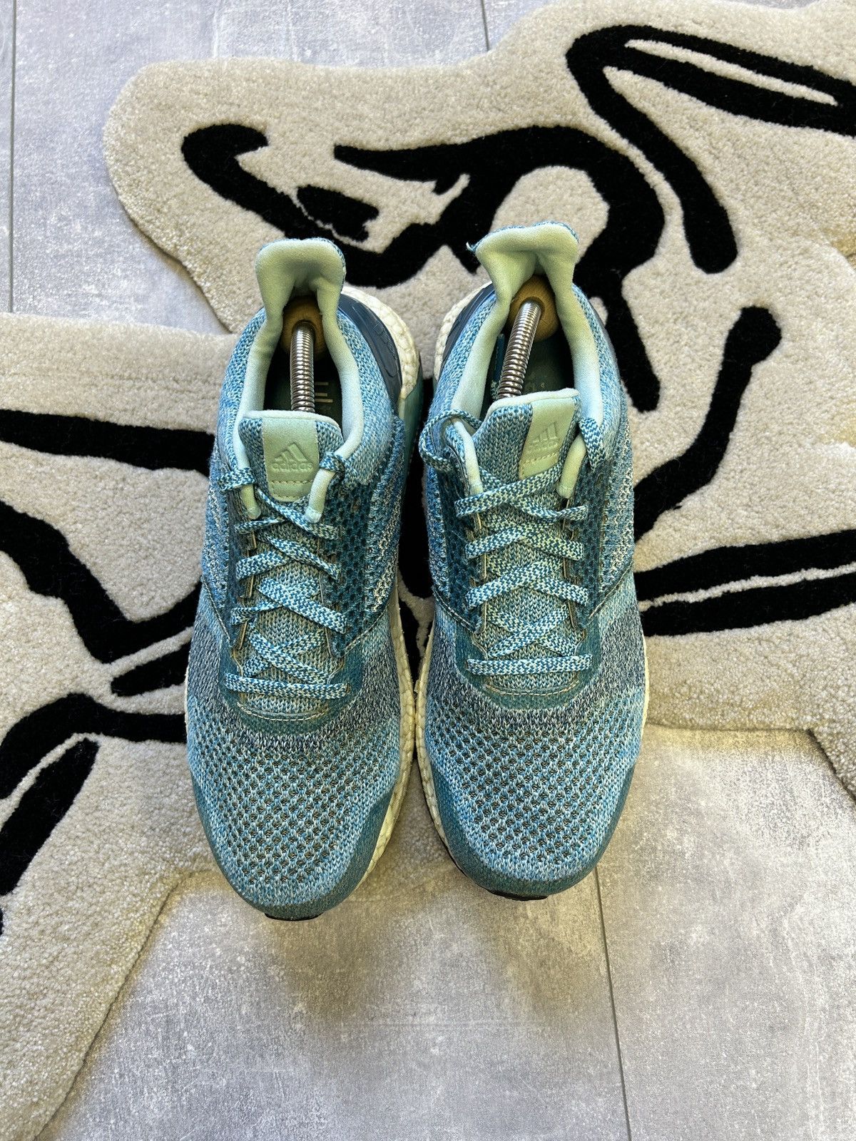Adidas Women’s Adidas UltraBoost sneakers low top size 41 running Size US 9 / IT 39 - 4 Thumbnail
