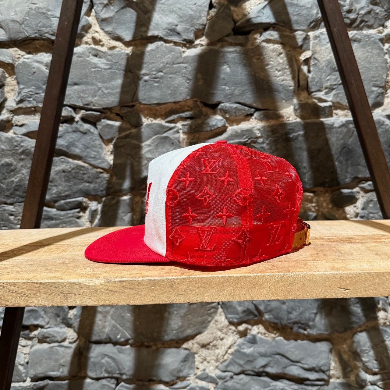 Louis Vuitton Louis Vuitton Red Mesh LV Soho Exclusive Everyday Cap Size ONE SIZE - 5 Thumbnail