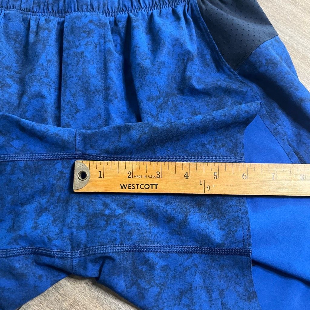 Lululemon Lululemon Blue Tie Dye Athletic Workout Shorts Men Small Bin Size US 29 - 5 Thumbnail