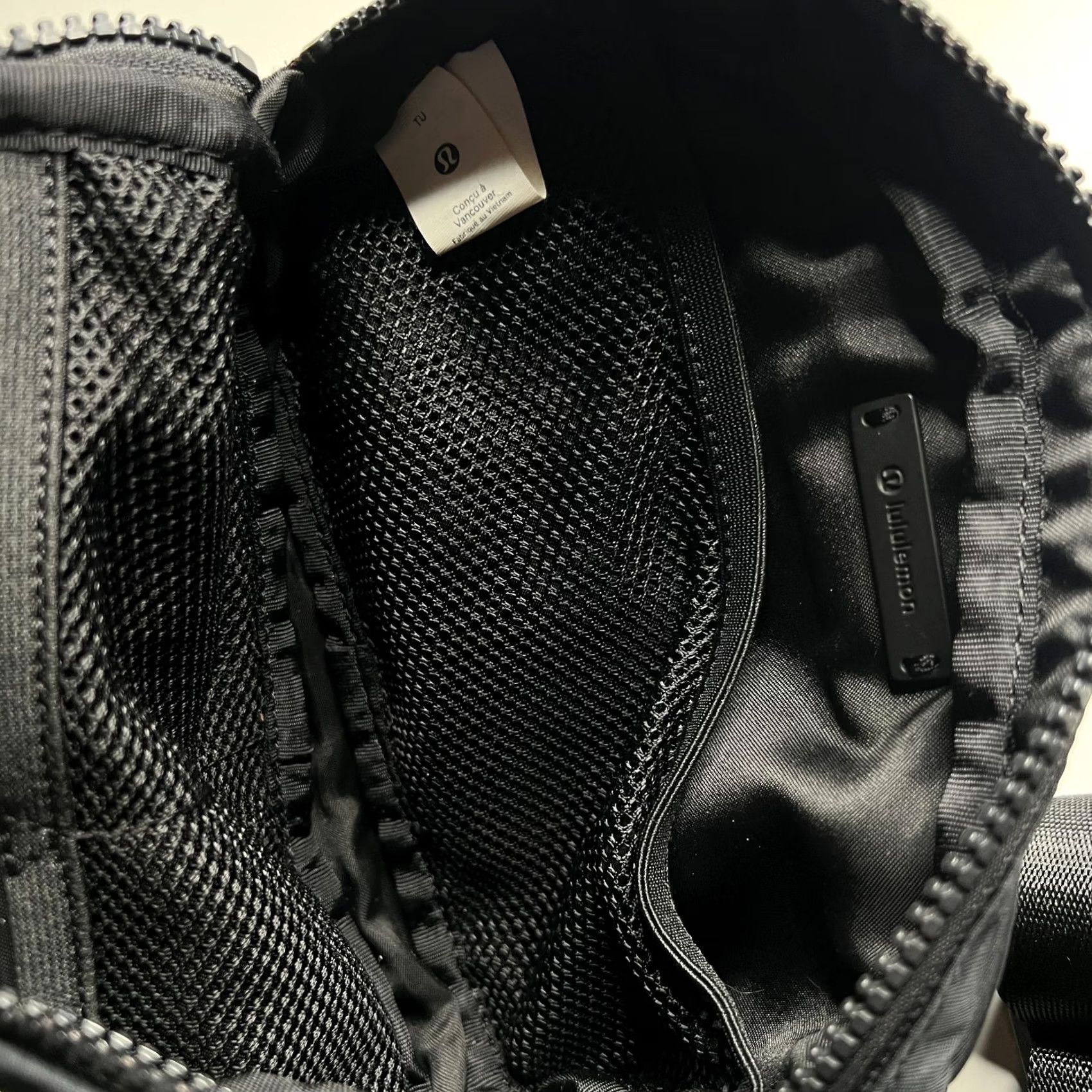 Lululemon Lululemon Everywhere Belt Bag – Black Crossbody Unisex Small Zip Adjustable Strap Bag Accessories Pouch Size ONE SIZE - 2 Thumbnail