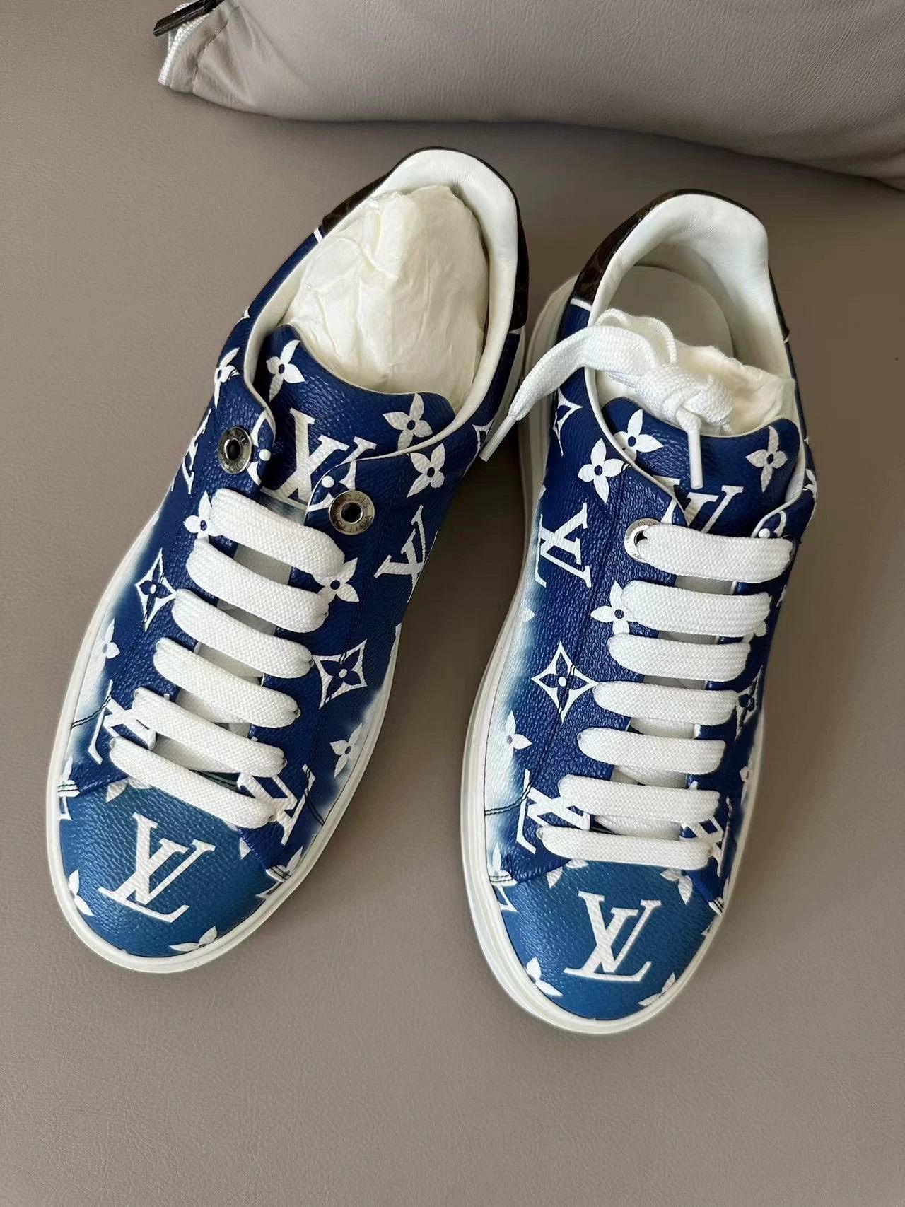 Louis Vuitton LV low-top sneaker (EU 37) new with box Size US 6.5 / IT 36.5 - 1 Thumbnail