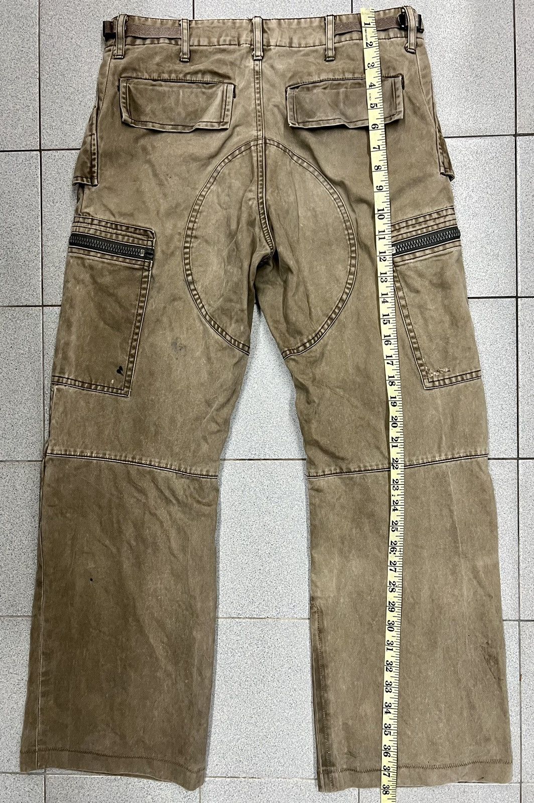 Attachment ATTACHMENT HEAVY FLARED CARGO PANTS Size US 30 / EU 46 - 19 Thumbnail