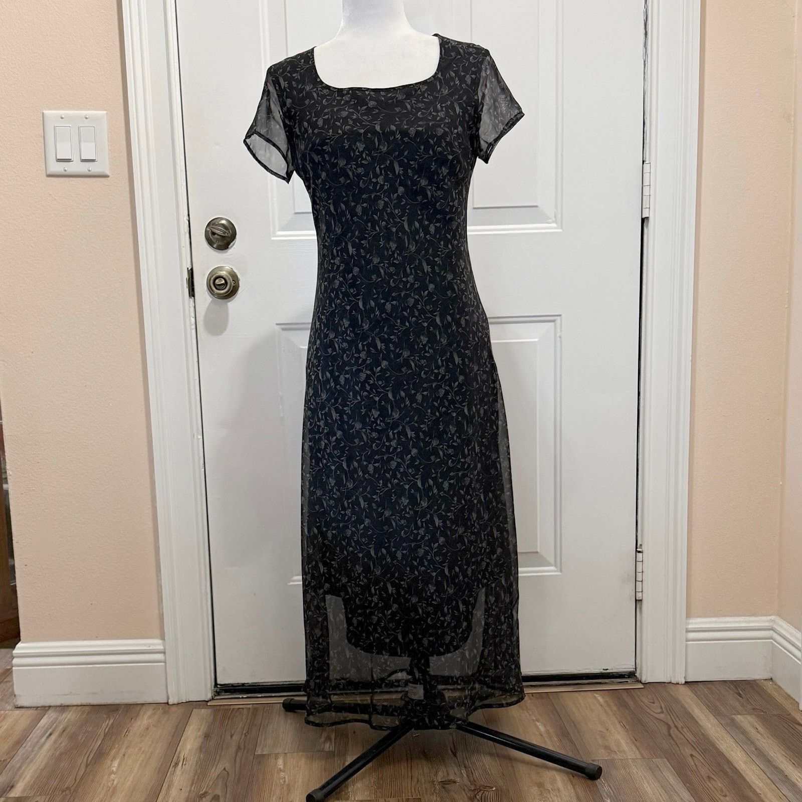 Loft Ann Taylor Loft 6 Petite. Sheer floral print gray on black Size M / US 6-8 / IT 42-44 - 1 Thumbnail