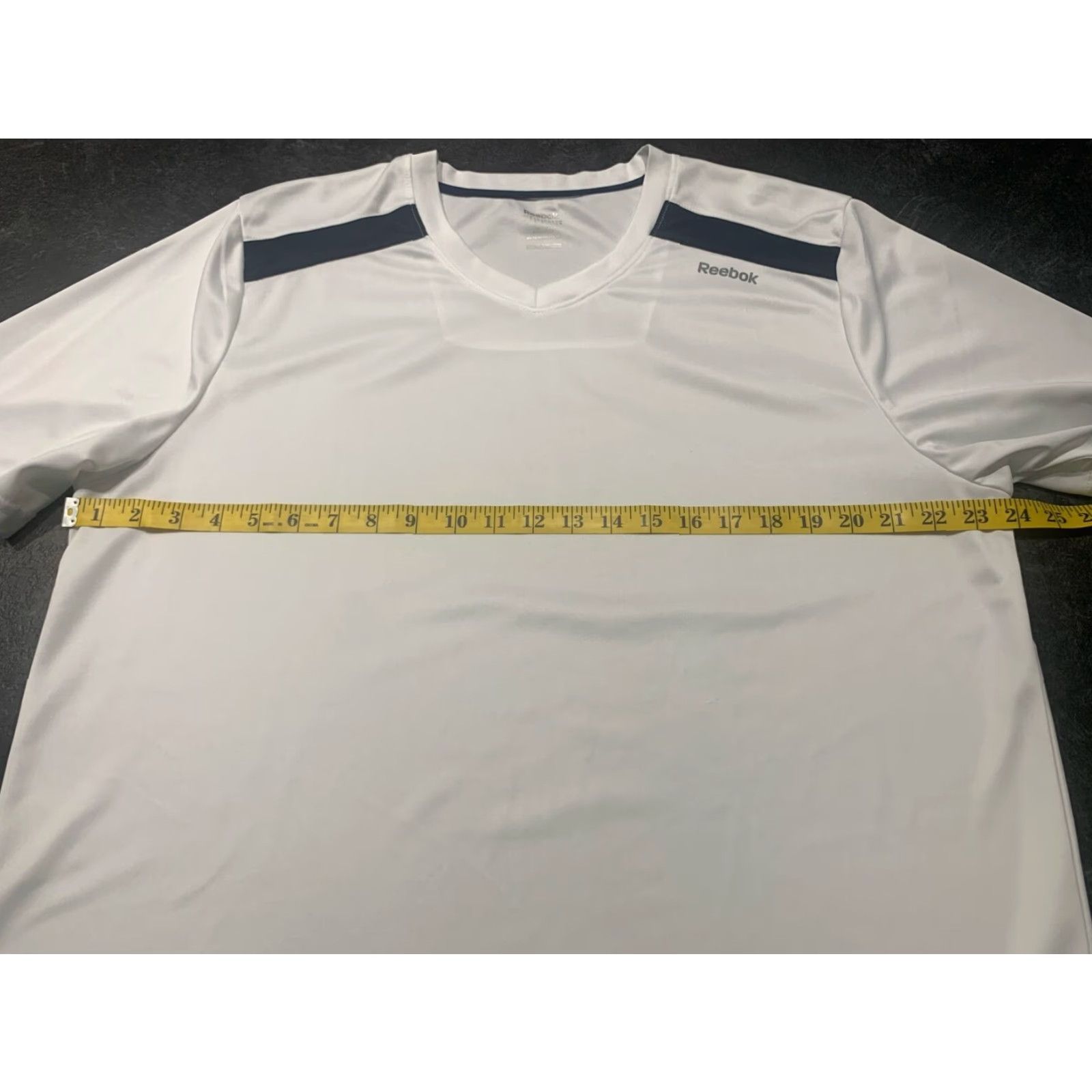 Reebok VINTAGE Reebok Athletic V-Neck T-Shirt White Men's Large Activewear Size US L / EU 52-54 / 3 - 7 Thumbnail
