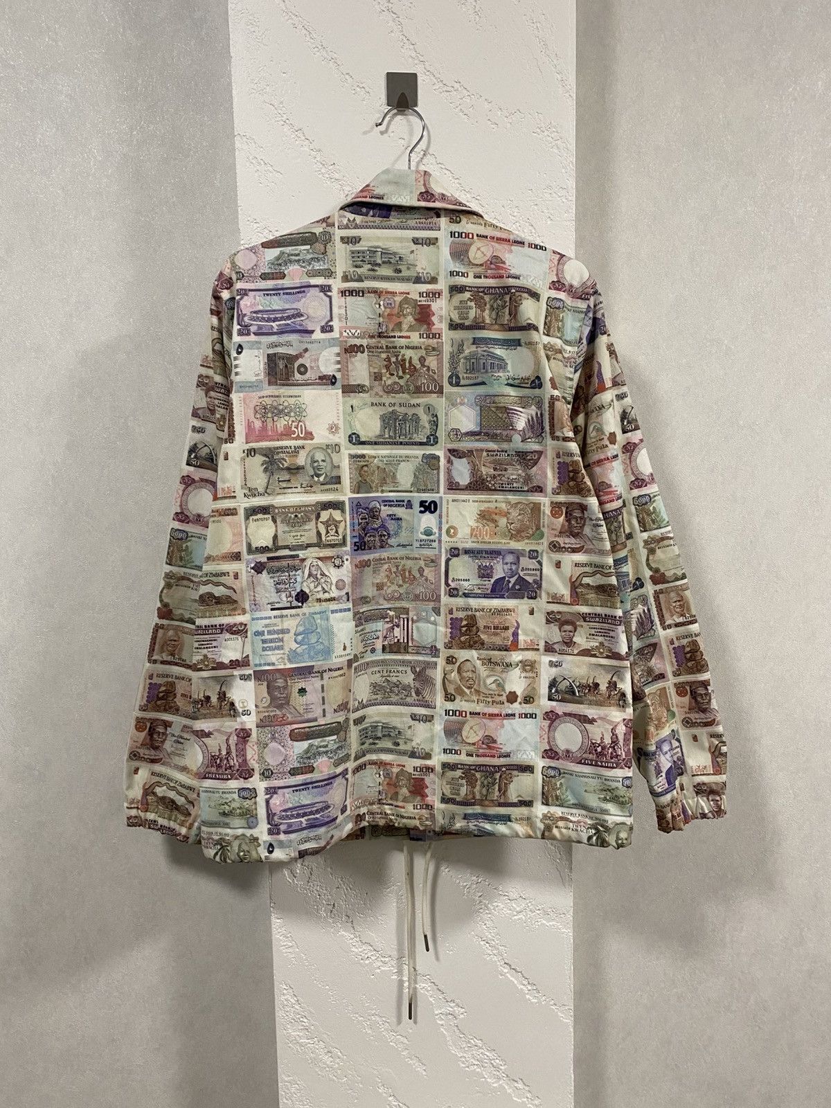 Daily Paper Daily Paper Money Print Jacket Size: S Size US S / EU 44-46 / 1 - 11 Thumbnail