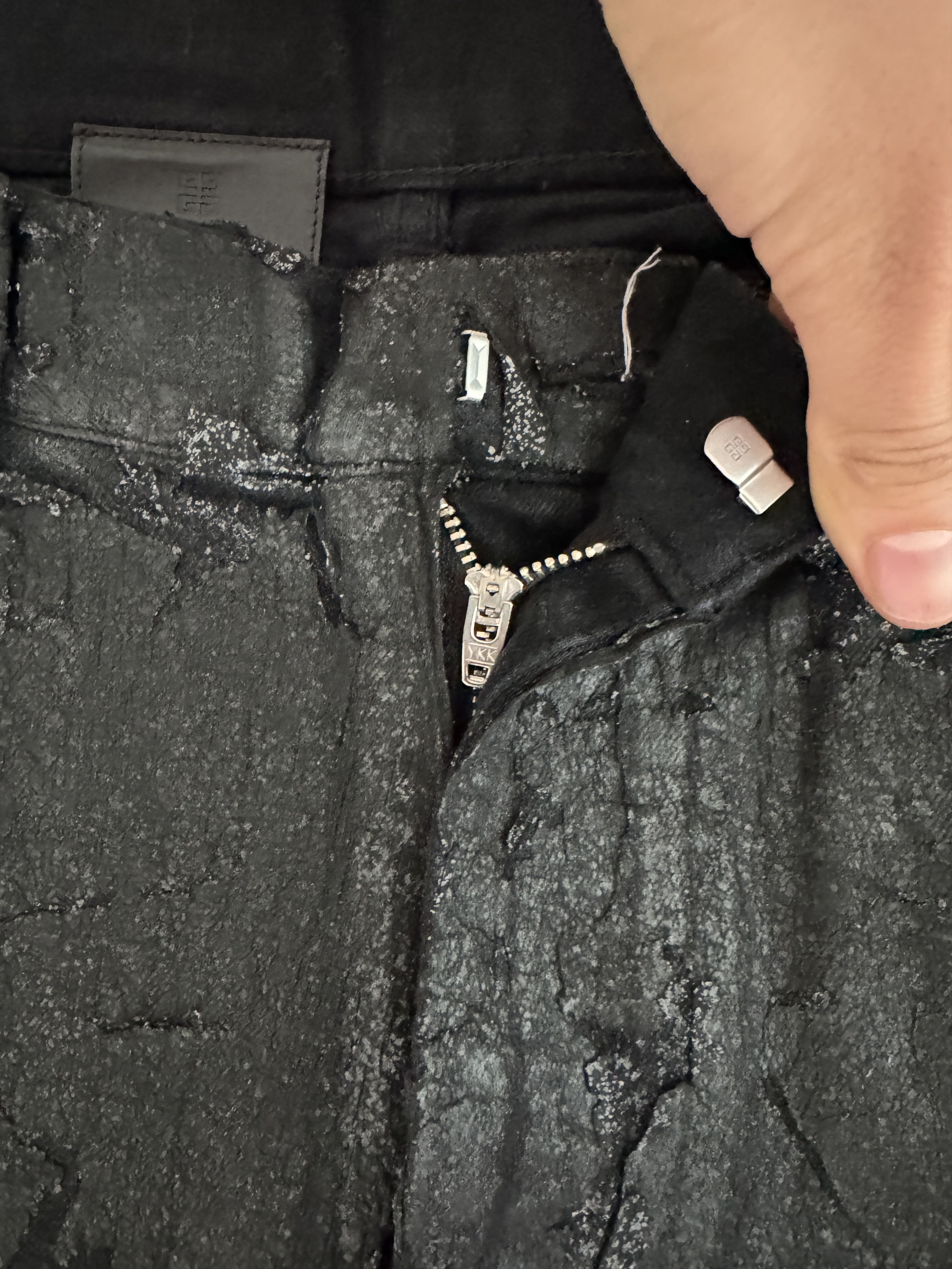Cracked Paint Slim-Fit Denim Pants – Black